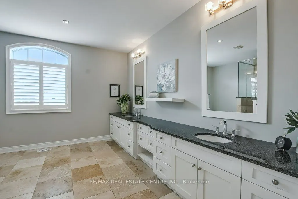 258 Edgewater Crescent, #12