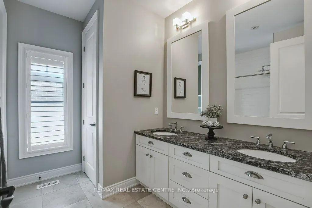 258 Edgewater Crescent, #12