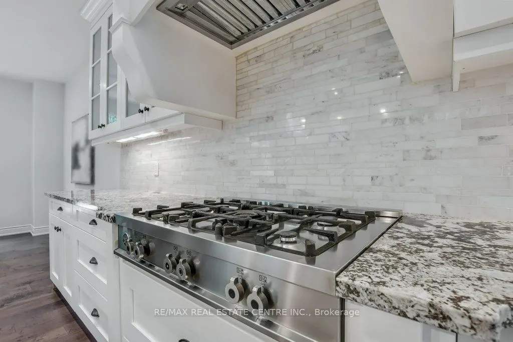 258 Edgewater Crescent, #12
