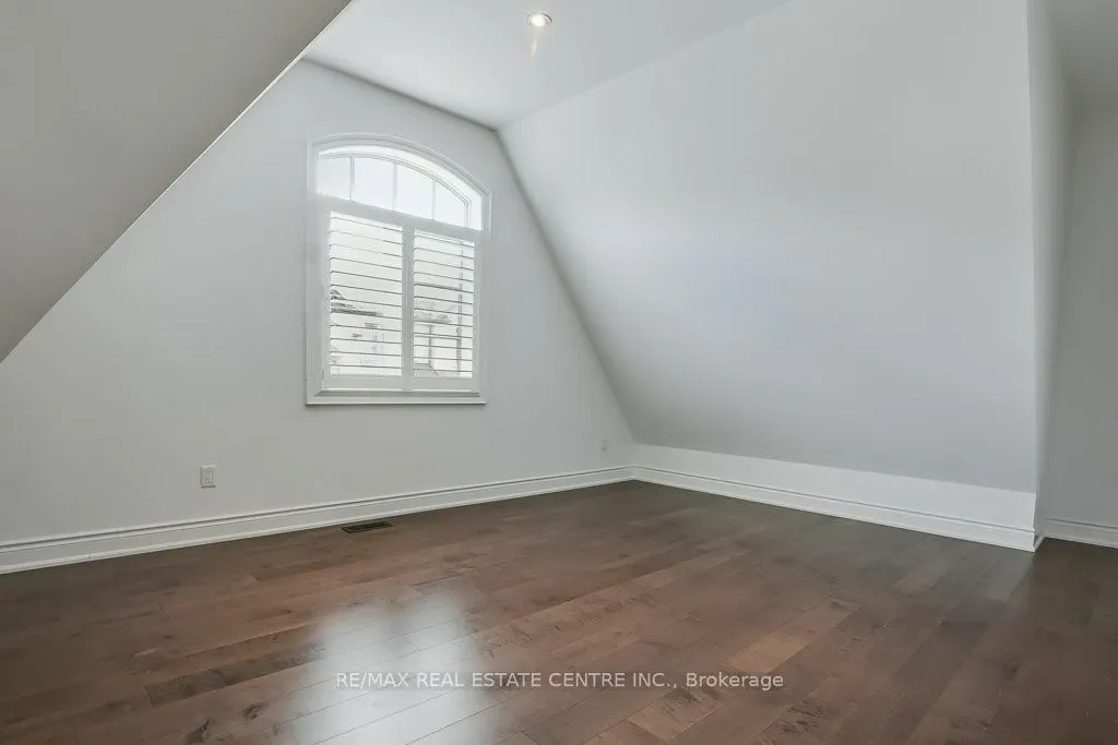 258 Edgewater Crescent, #12