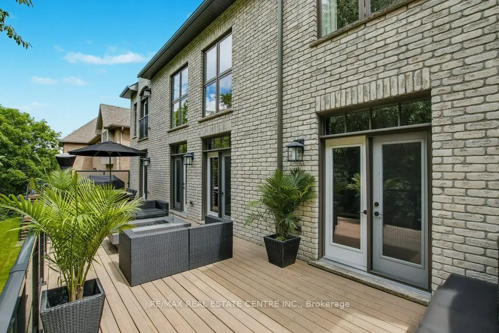 258 Edgewater Crescent, #12