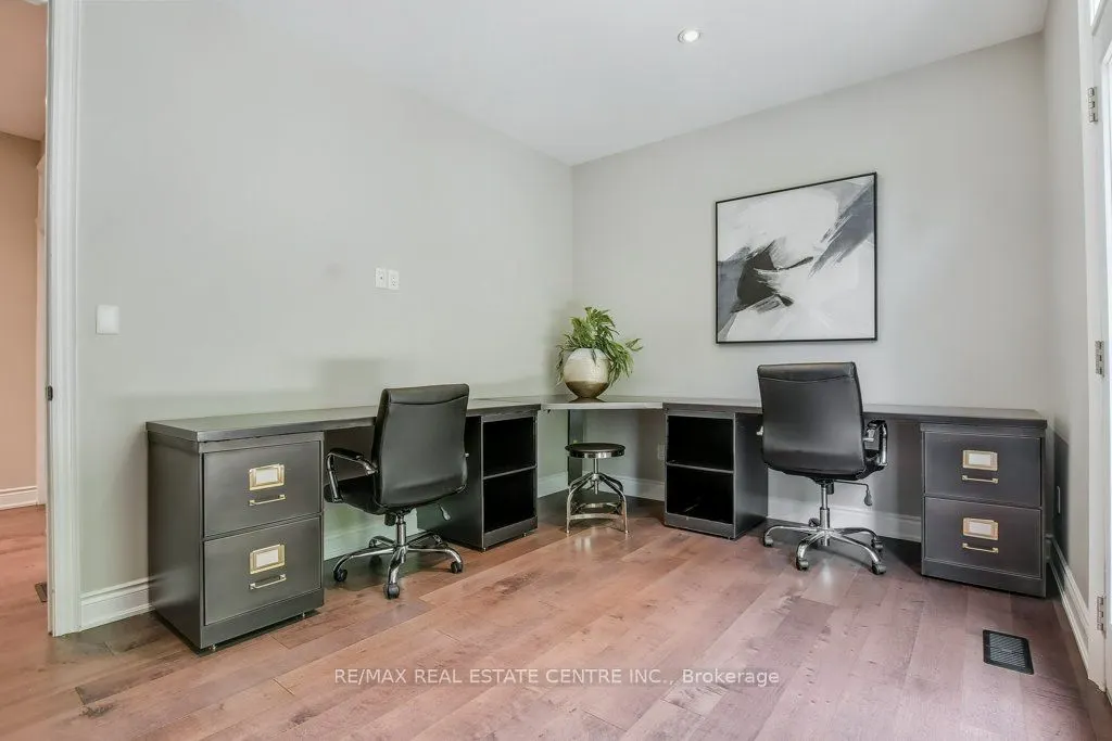 258 Edgewater Crescent, #12
