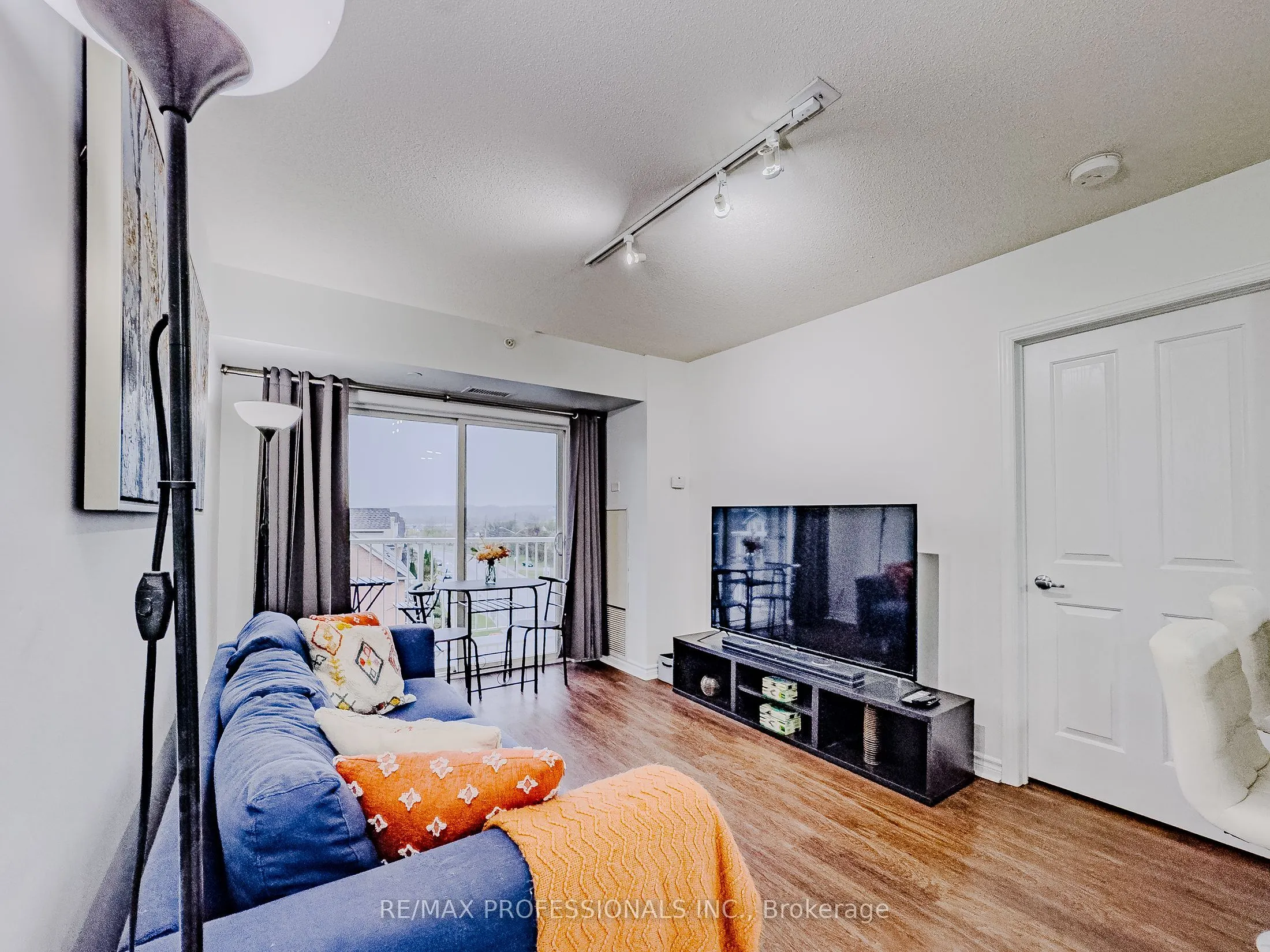 8 Harris Street, #422