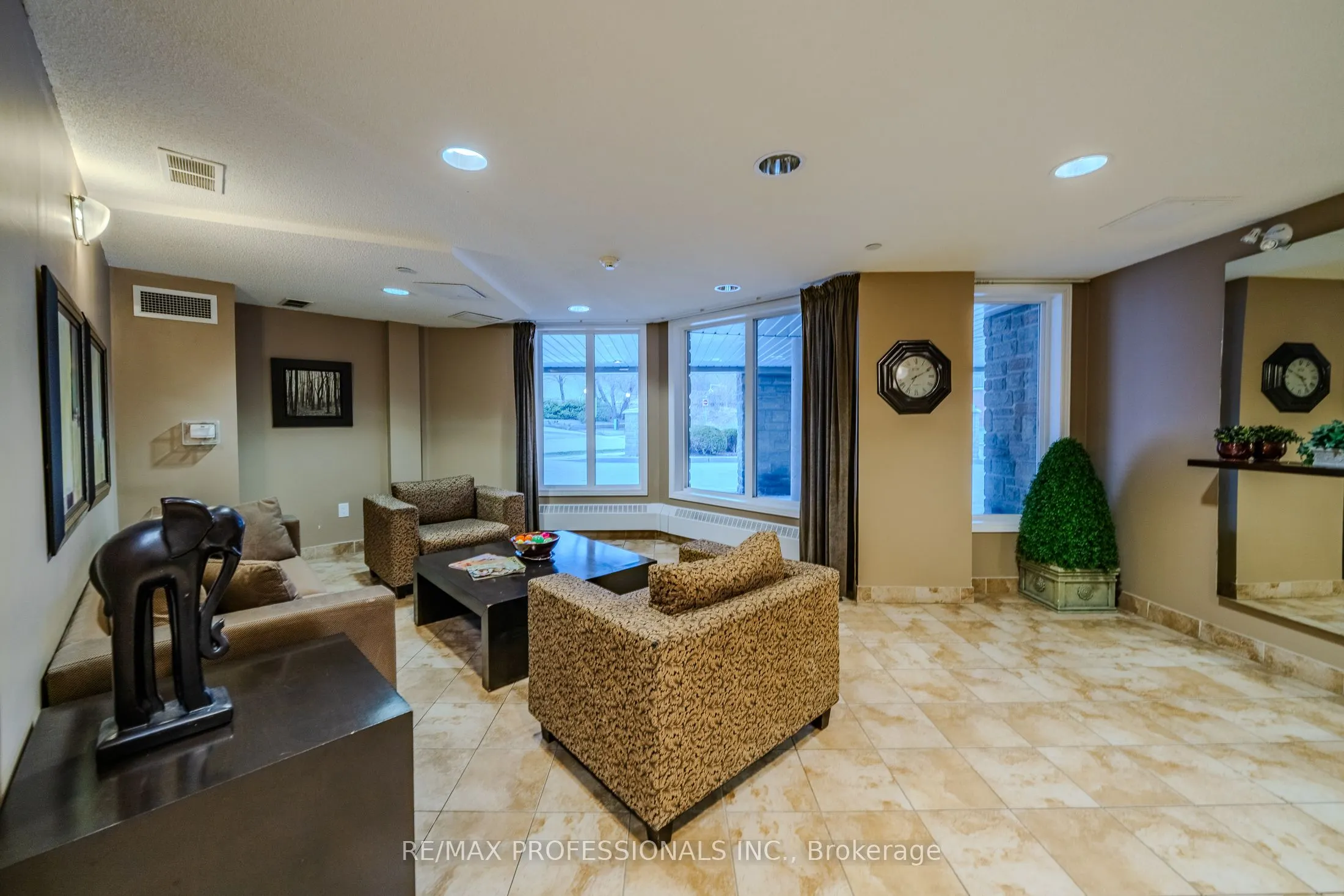 8 Harris Street, #422