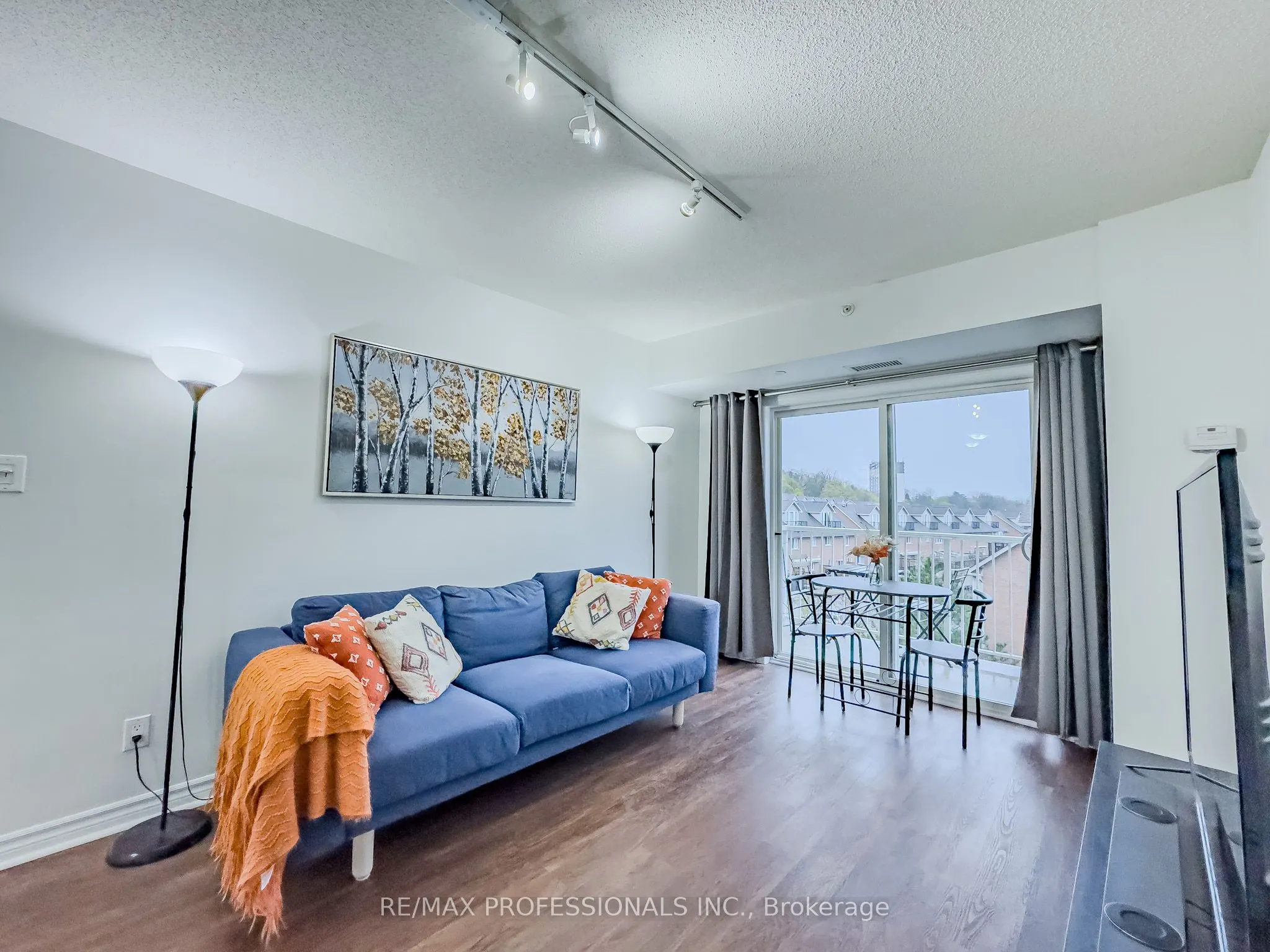 8 Harris Street, #422