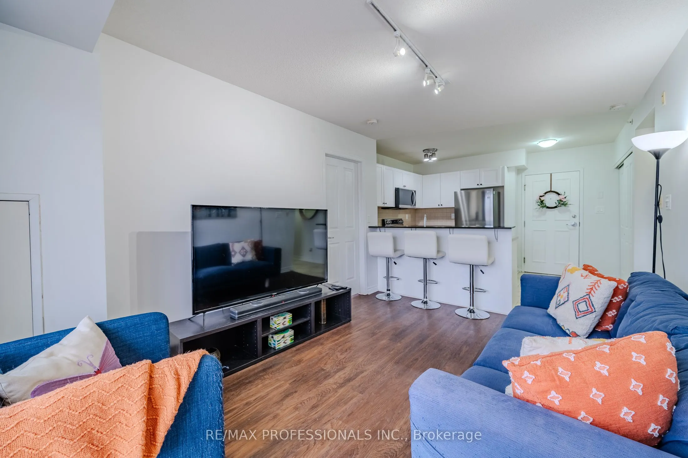 8 Harris Street, #422