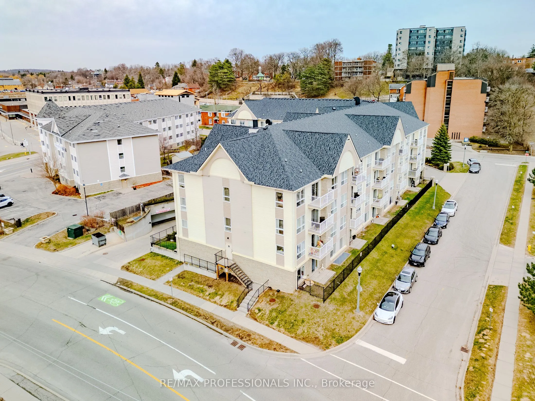 8 Harris Street, #422