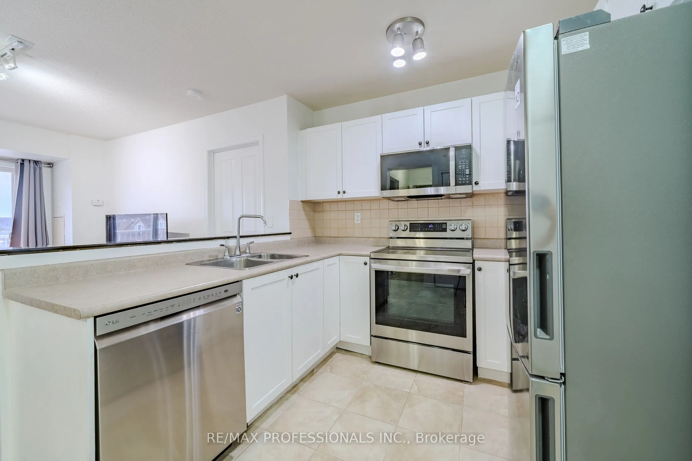8 Harris Street, #422