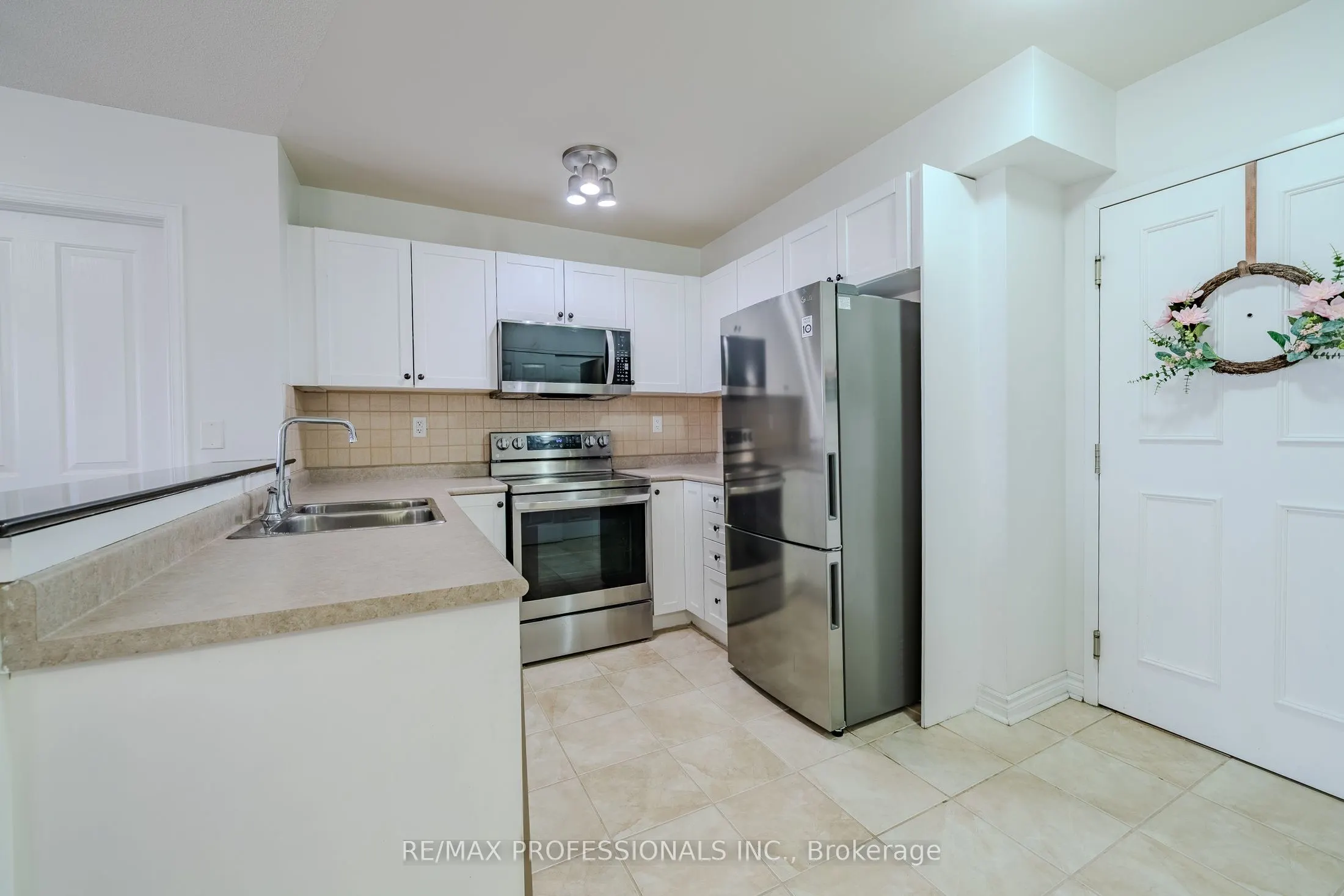 8 Harris Street, #422