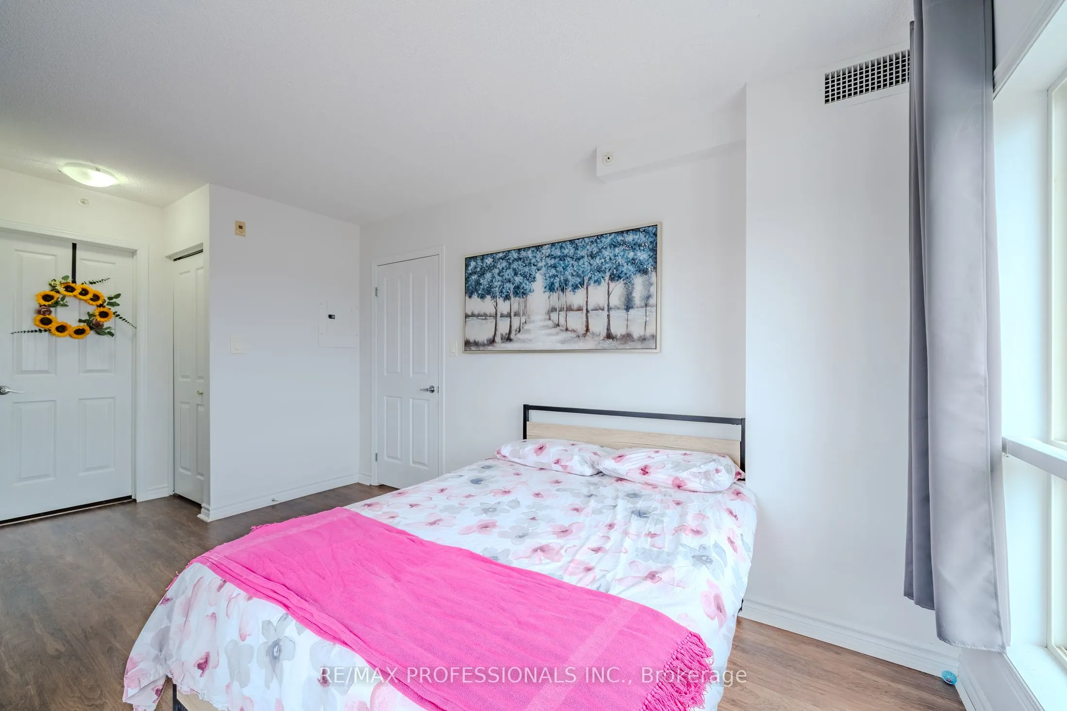 8 Harris Street, #422