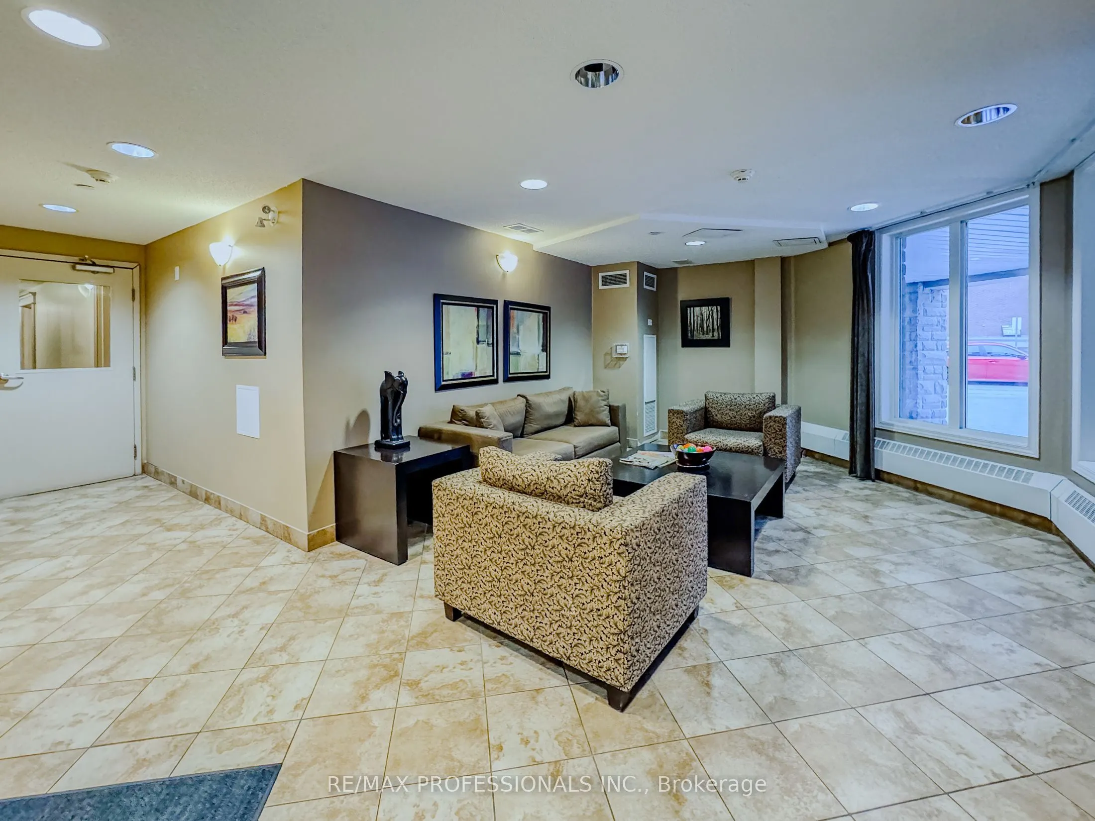 8 Harris Street, #422
