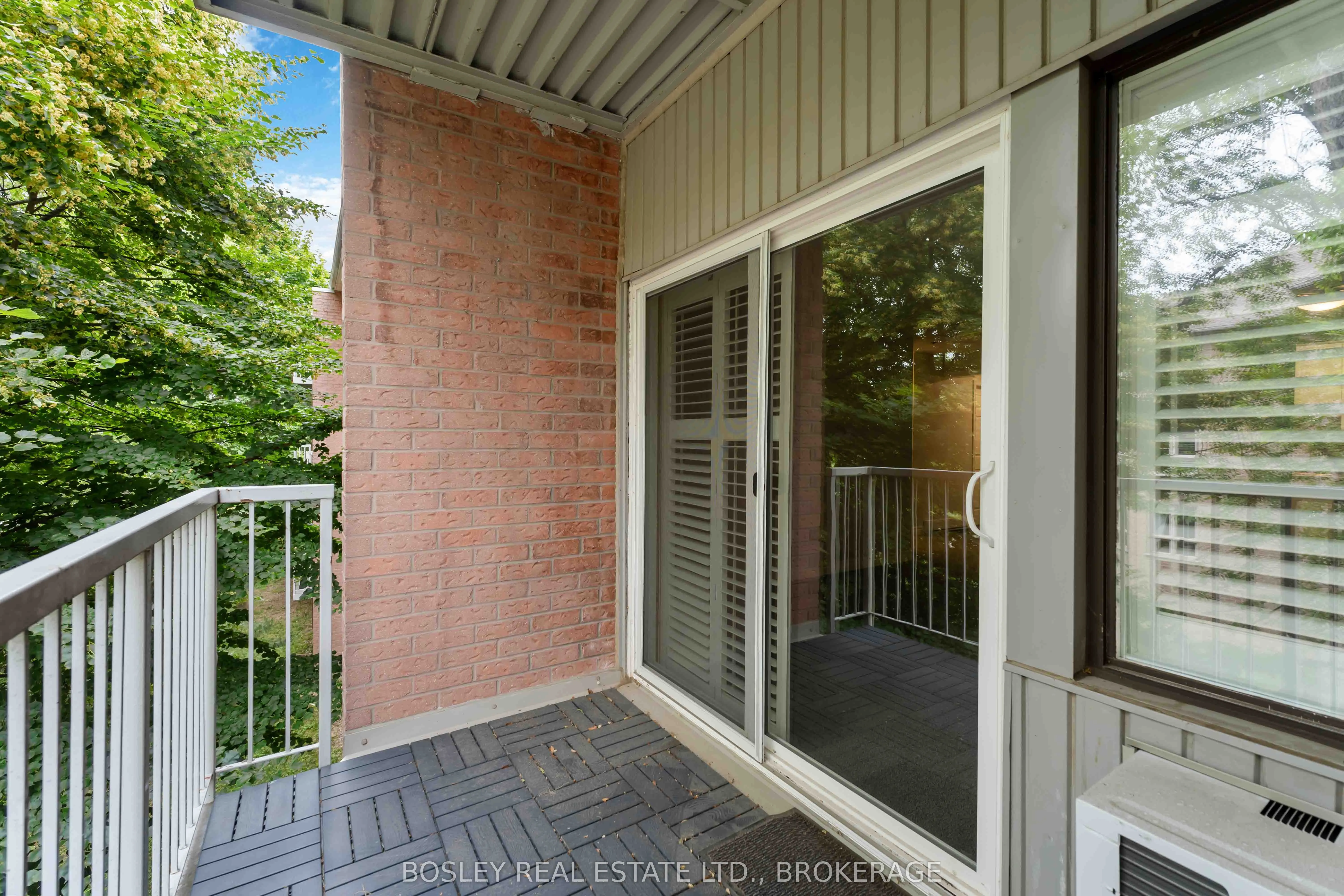 6 Niagara Street, #206