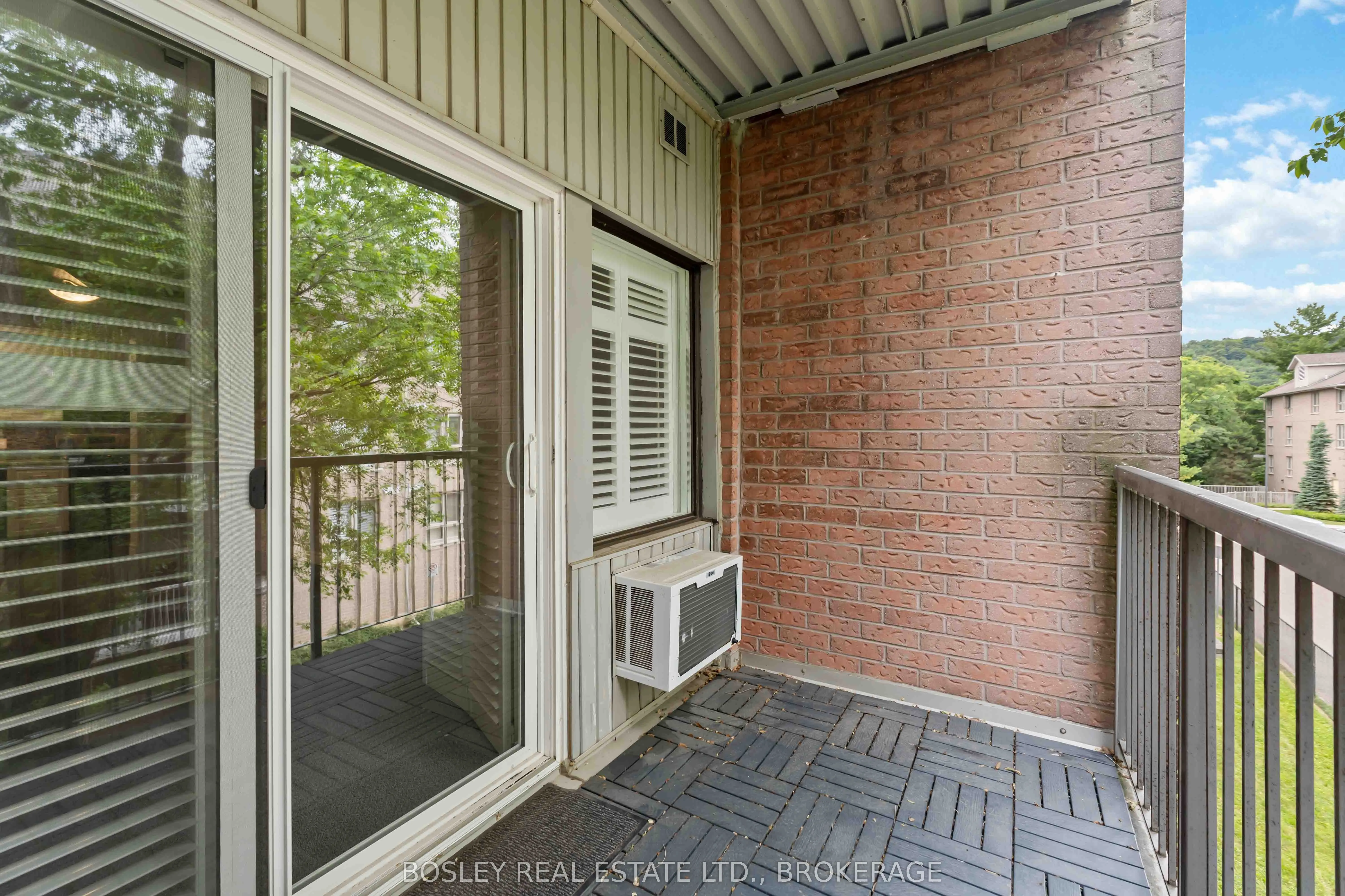 6 Niagara Street, #206