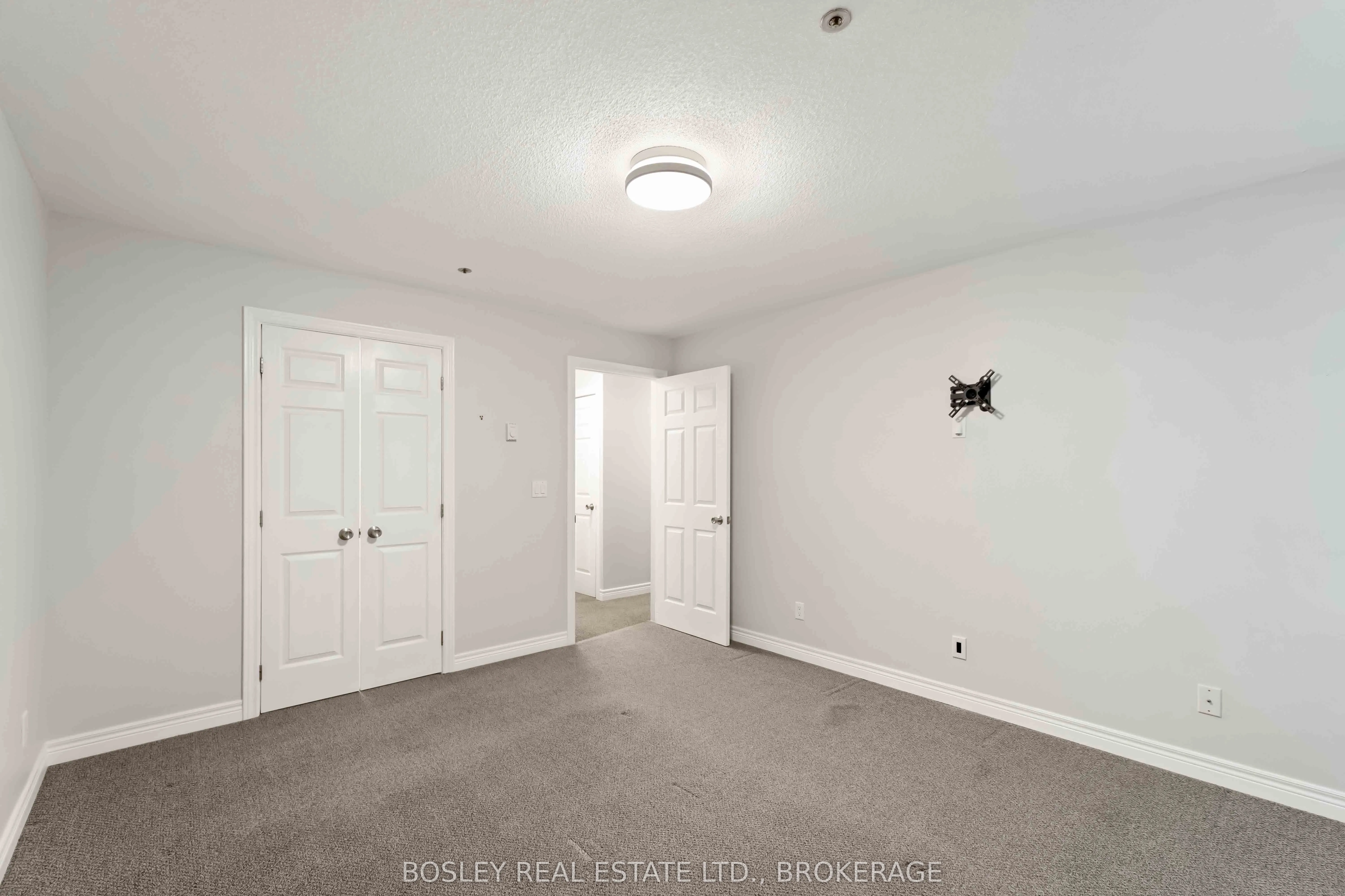 6 Niagara Street, #206