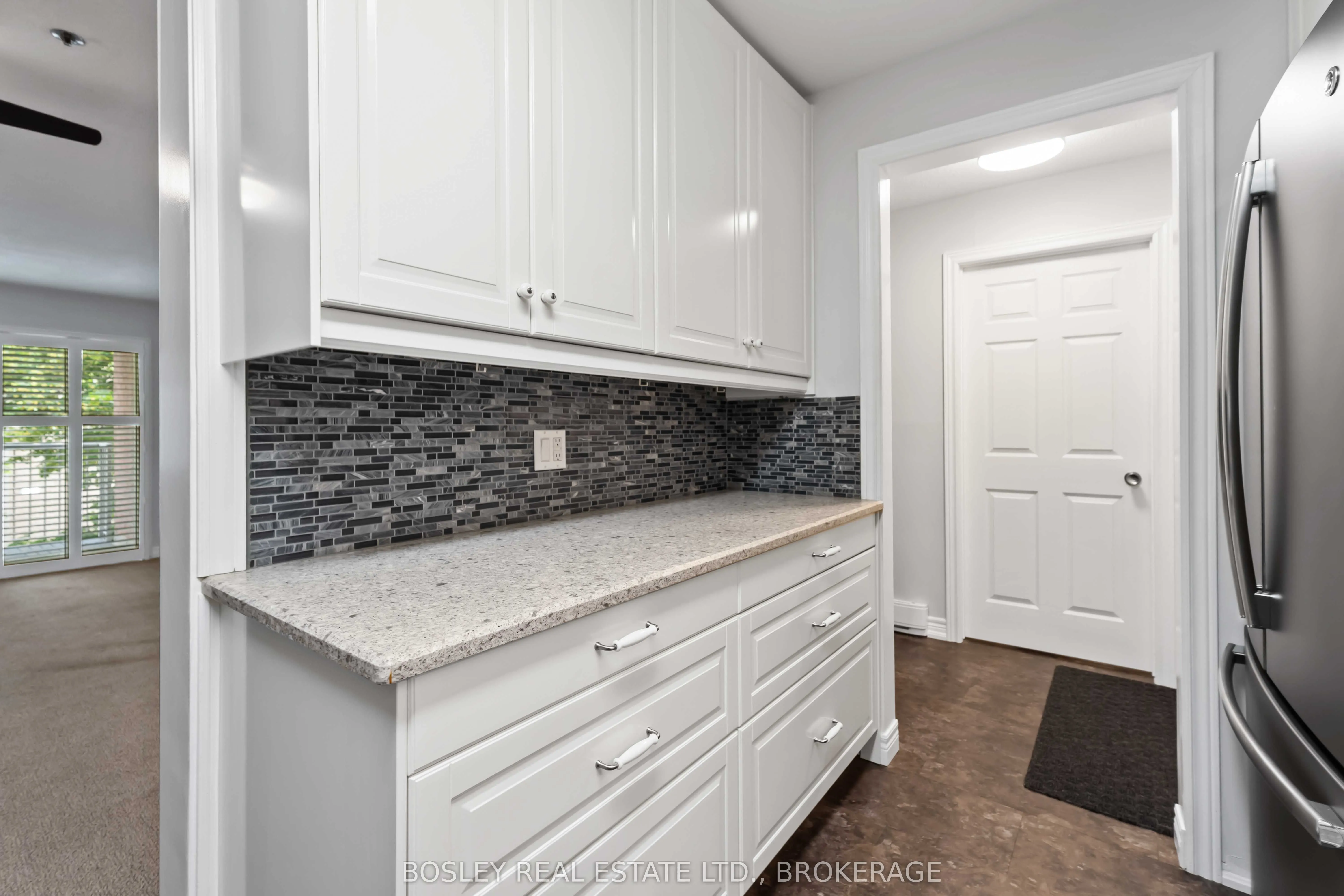 6 Niagara Street, #206