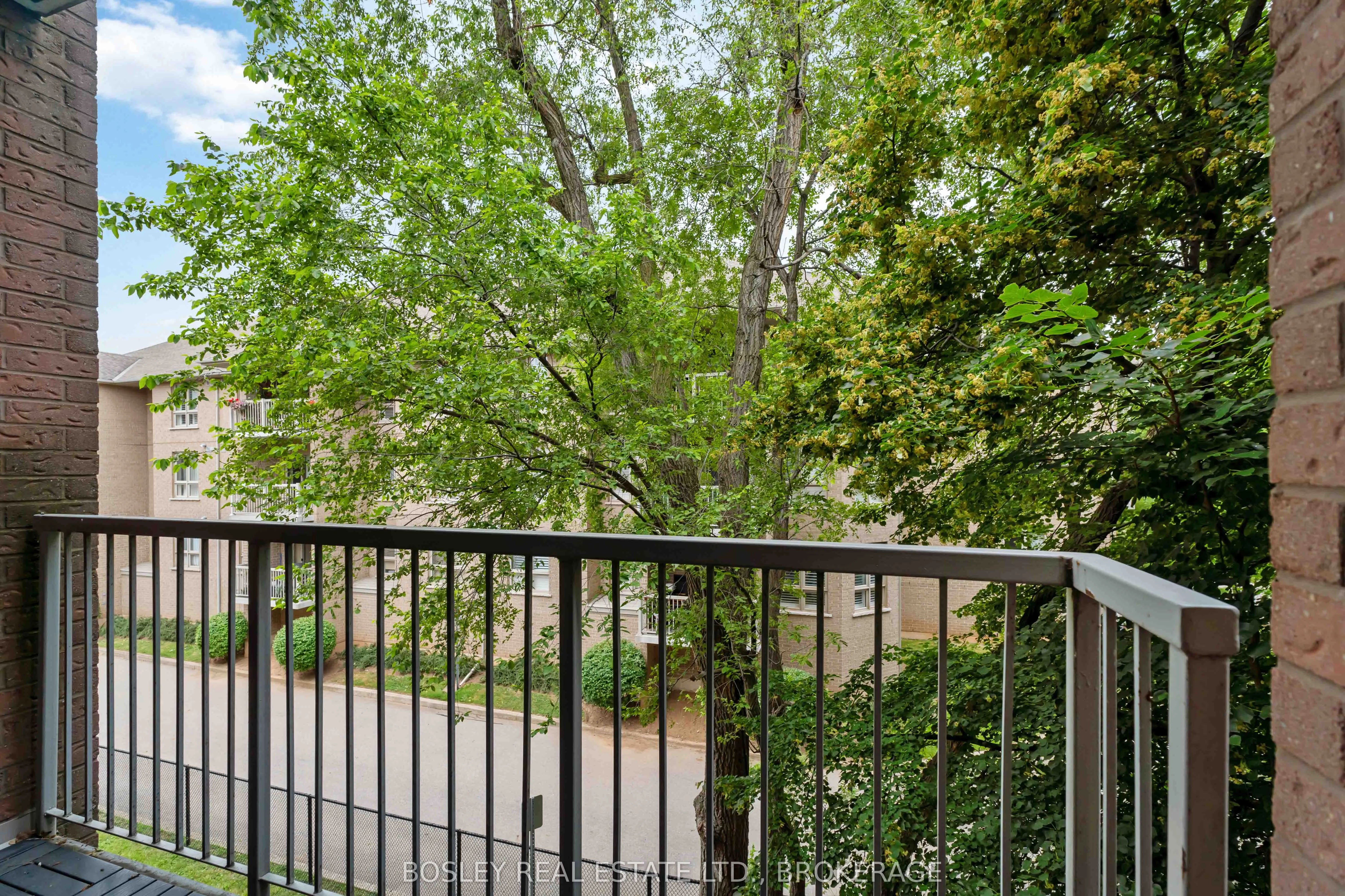 6 Niagara Street, #206