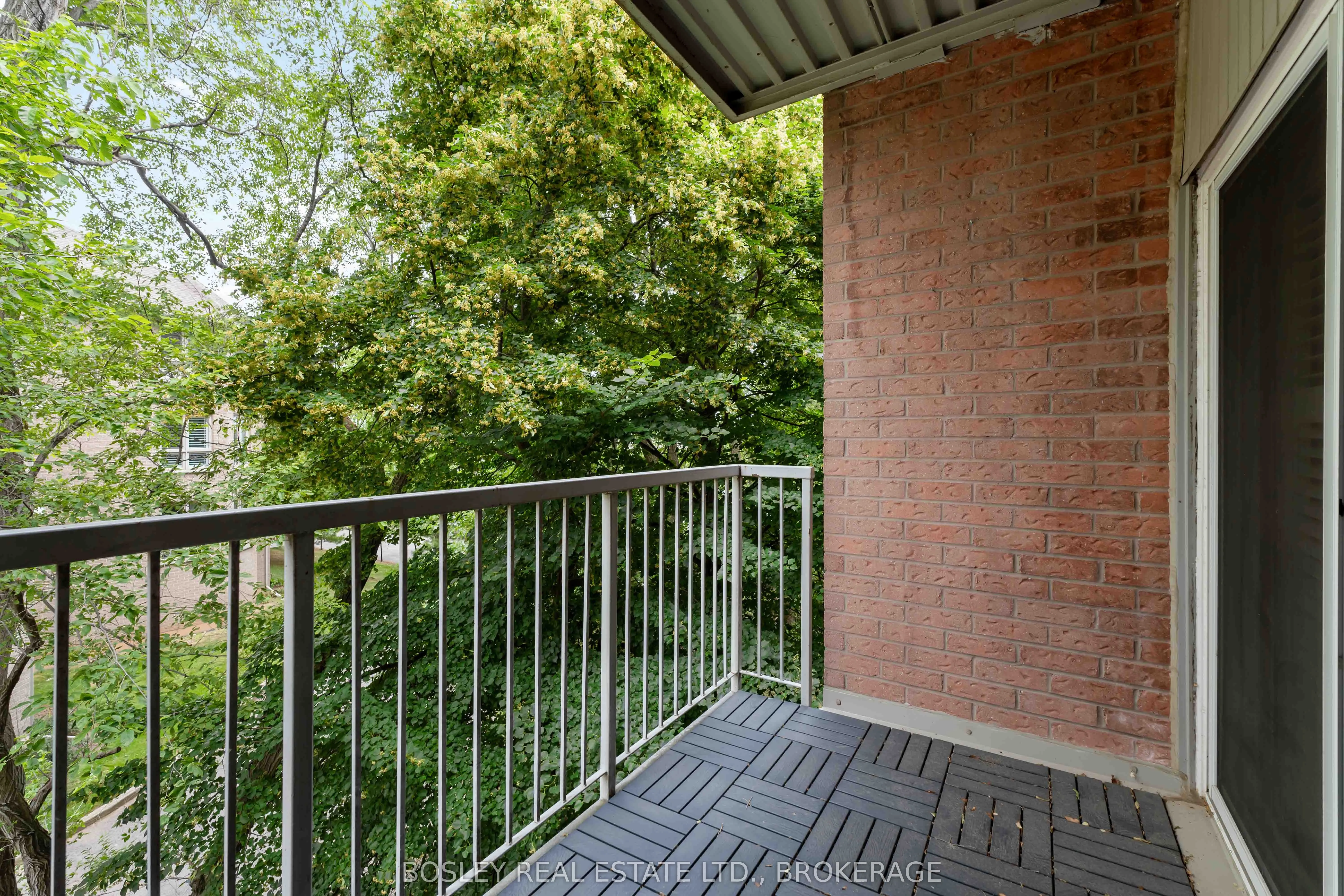 6 Niagara Street, #206