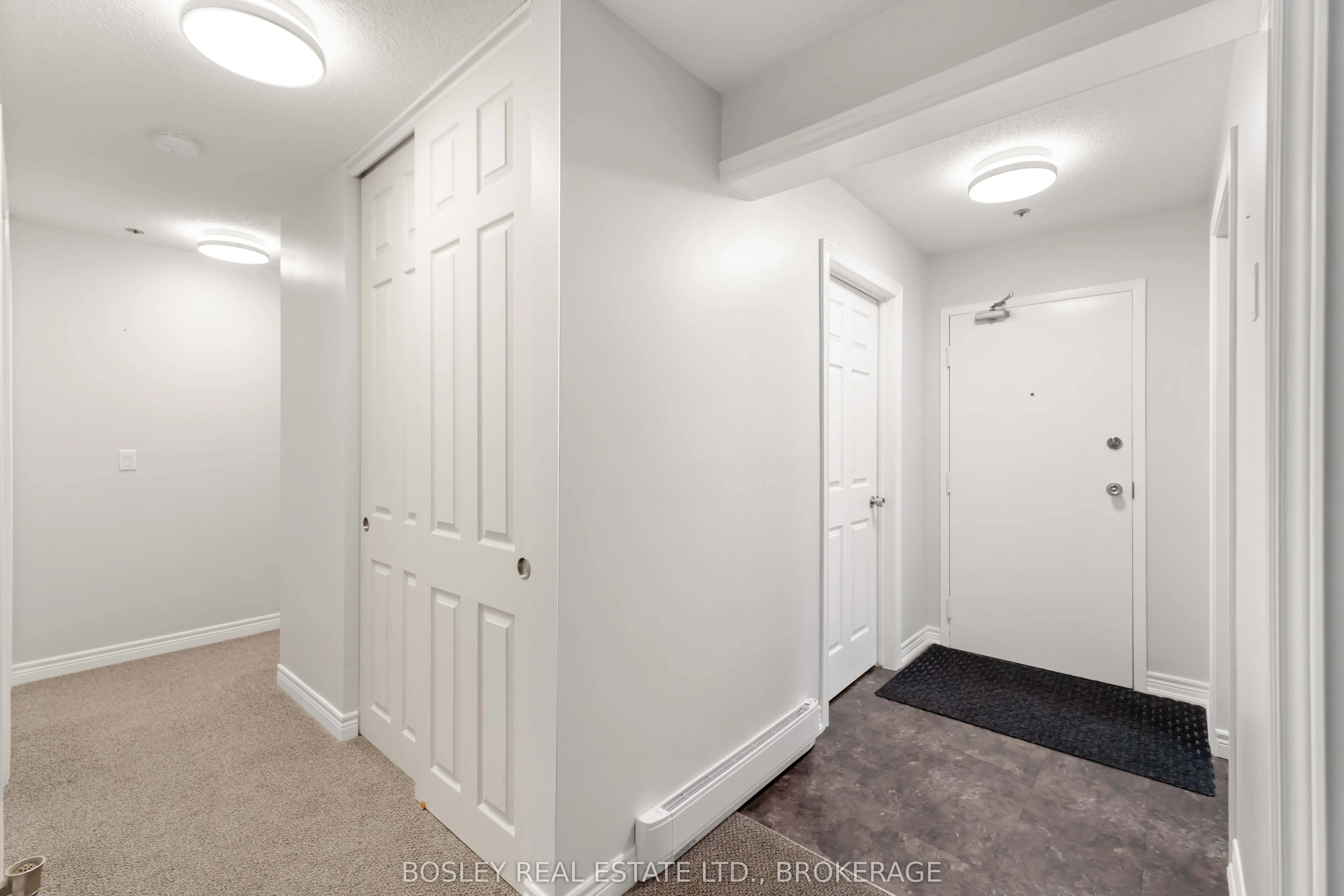 6 Niagara Street, #206