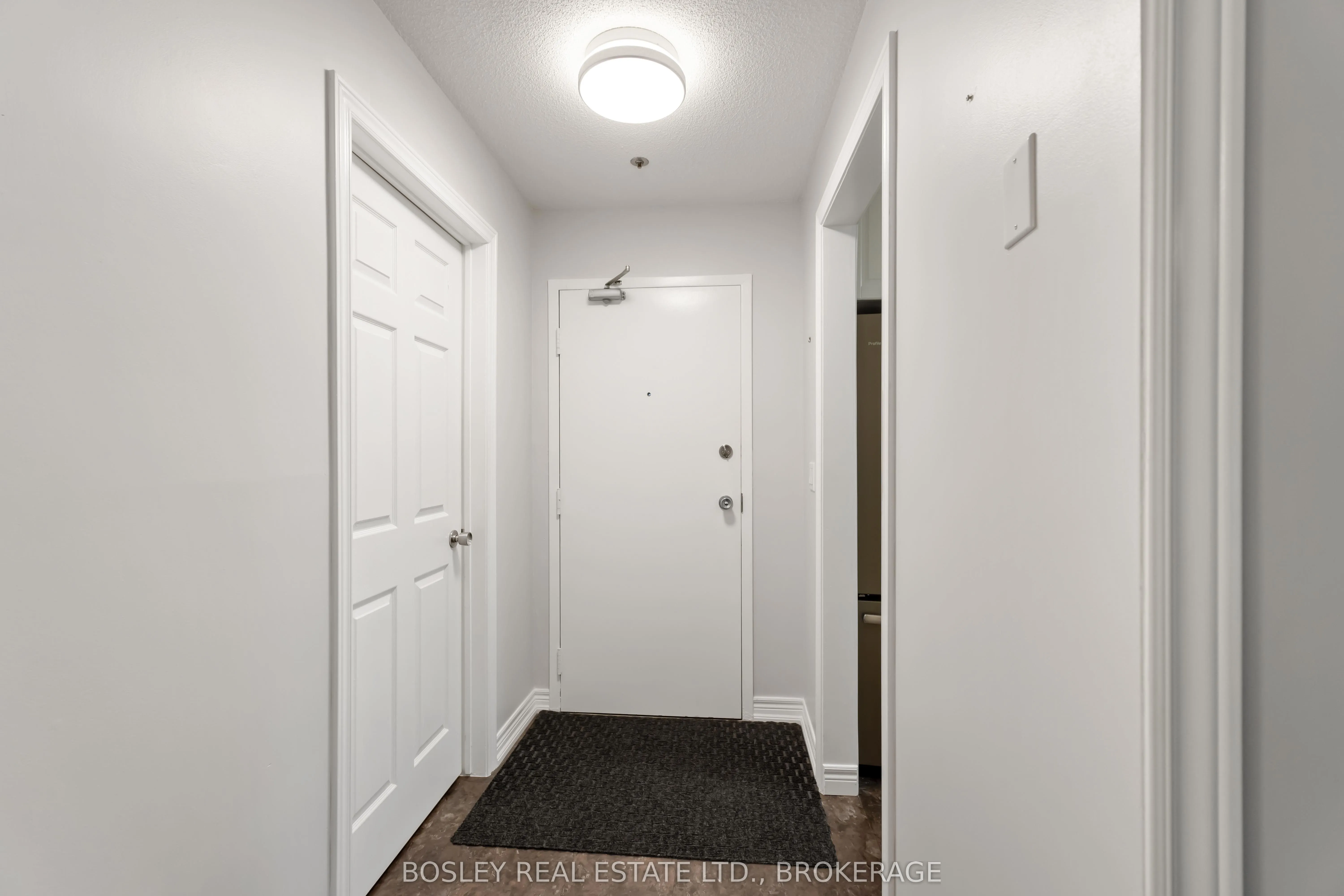 6 Niagara Street, #206