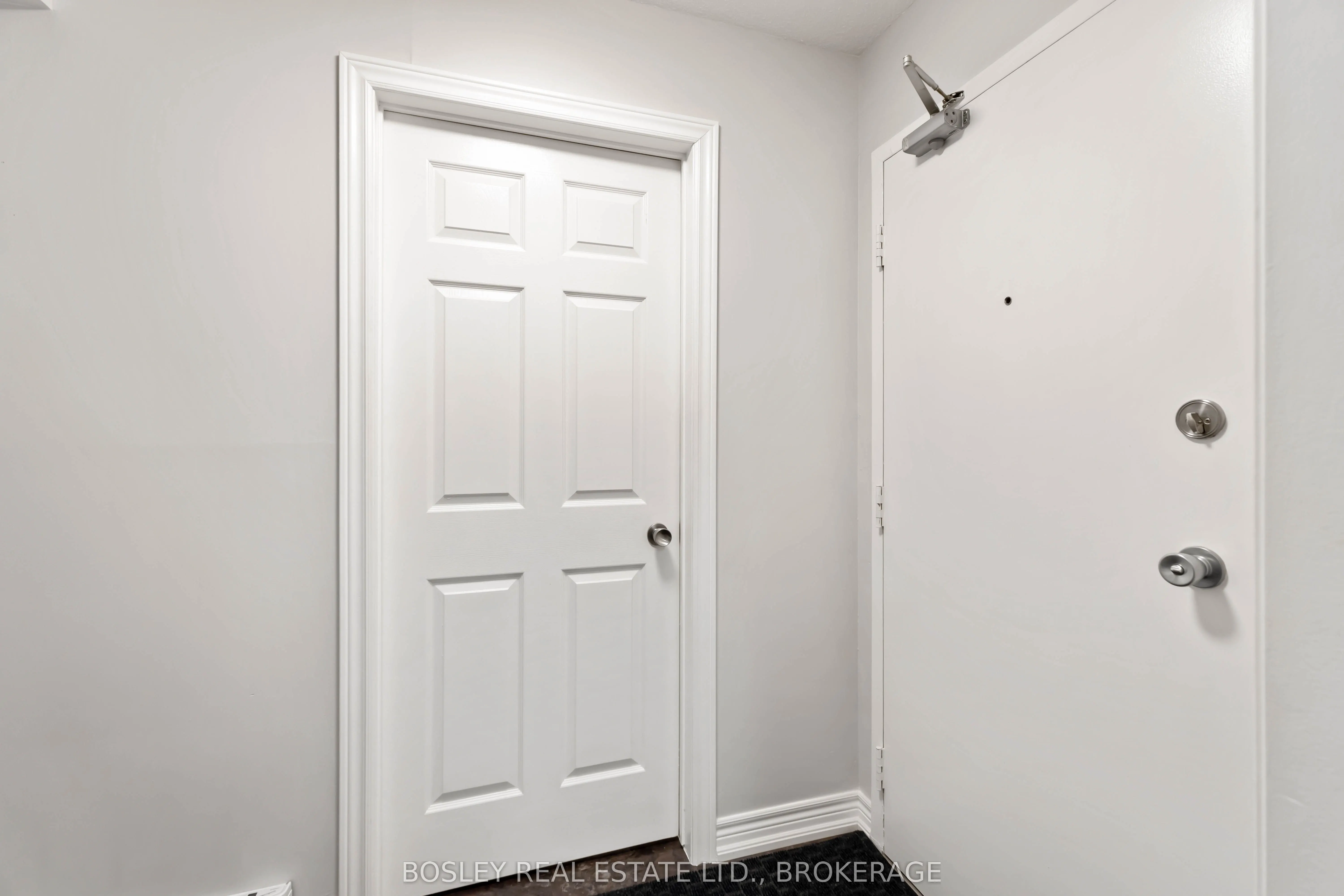 6 Niagara Street, #206