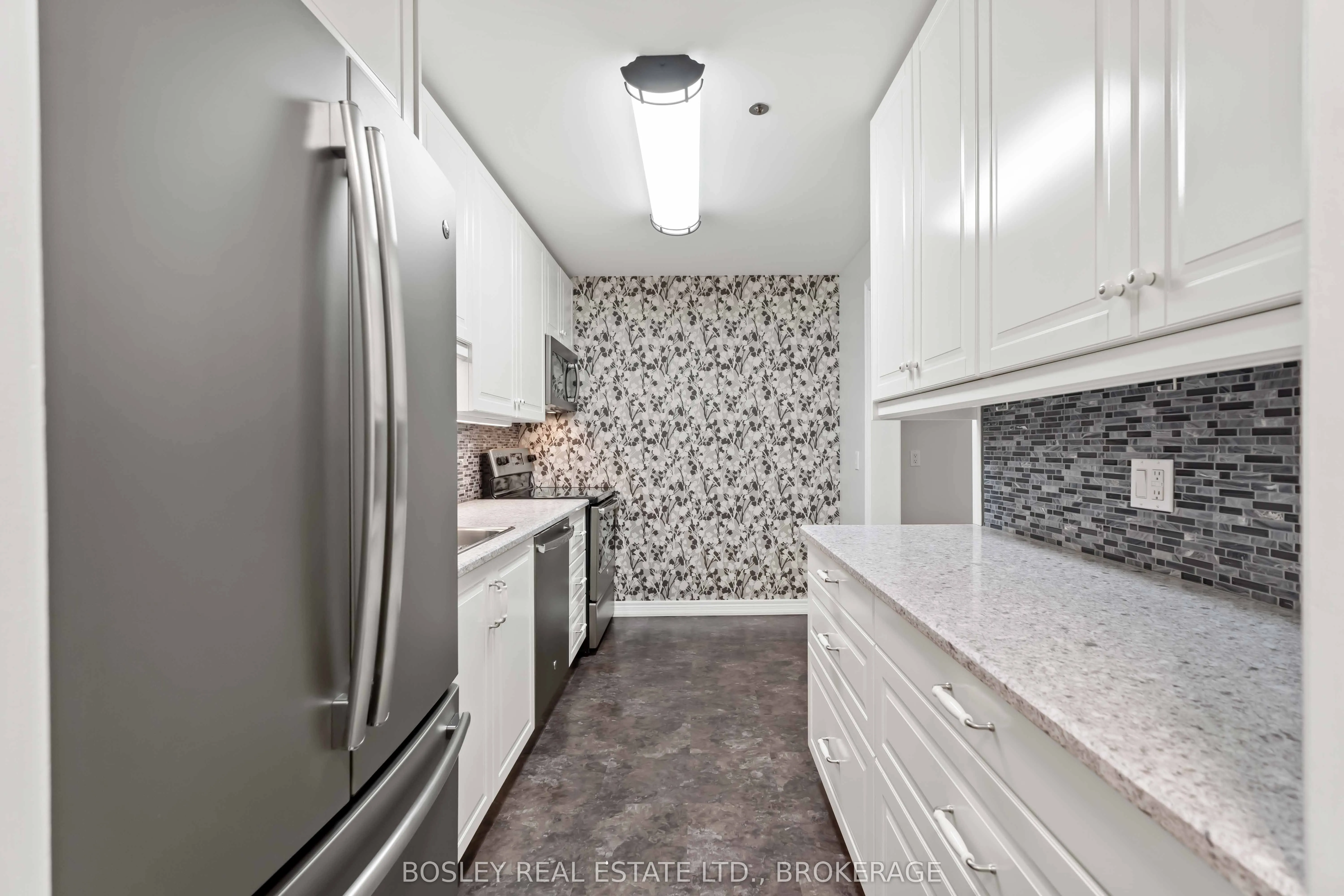6 Niagara Street, #206