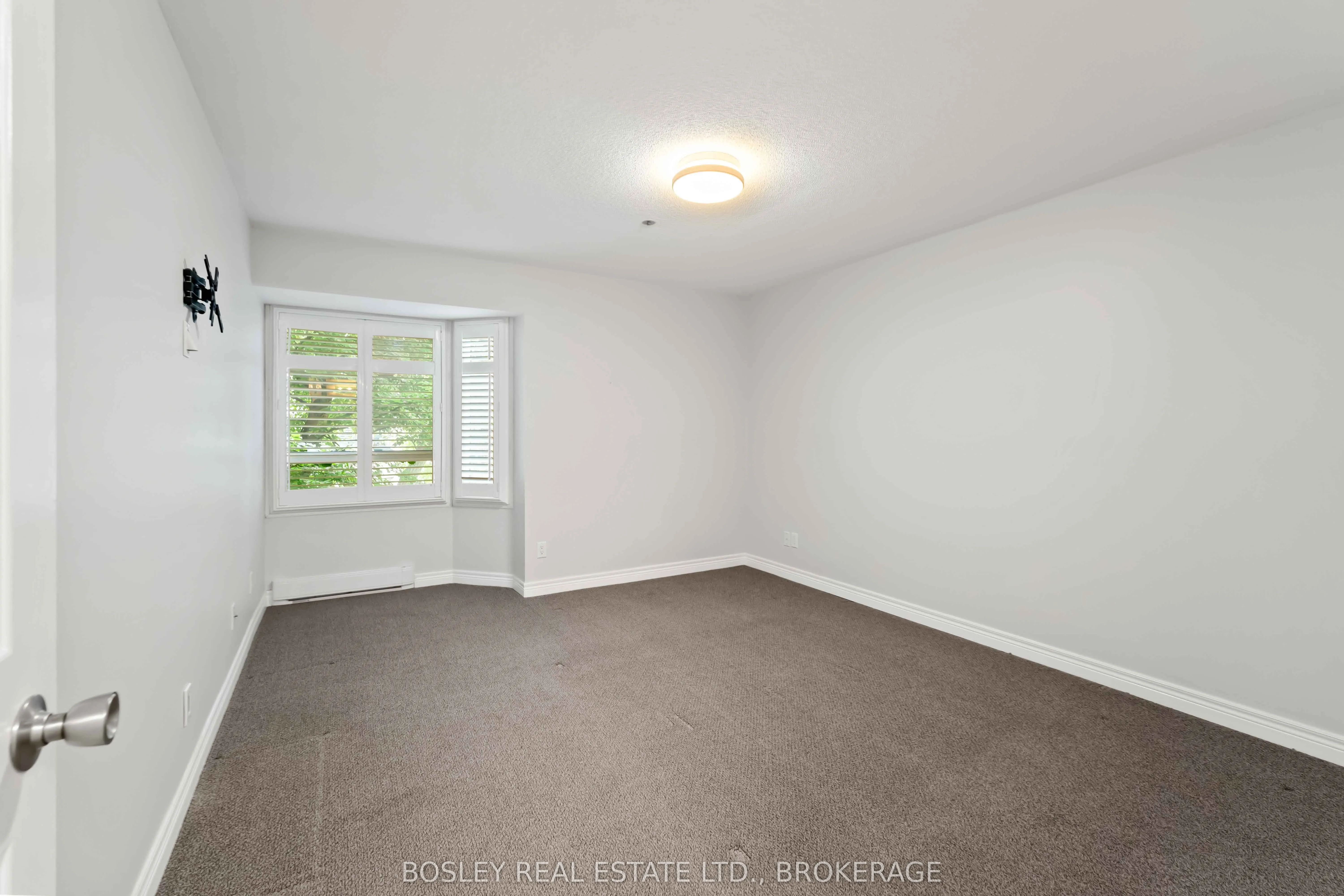 6 Niagara Street, #206