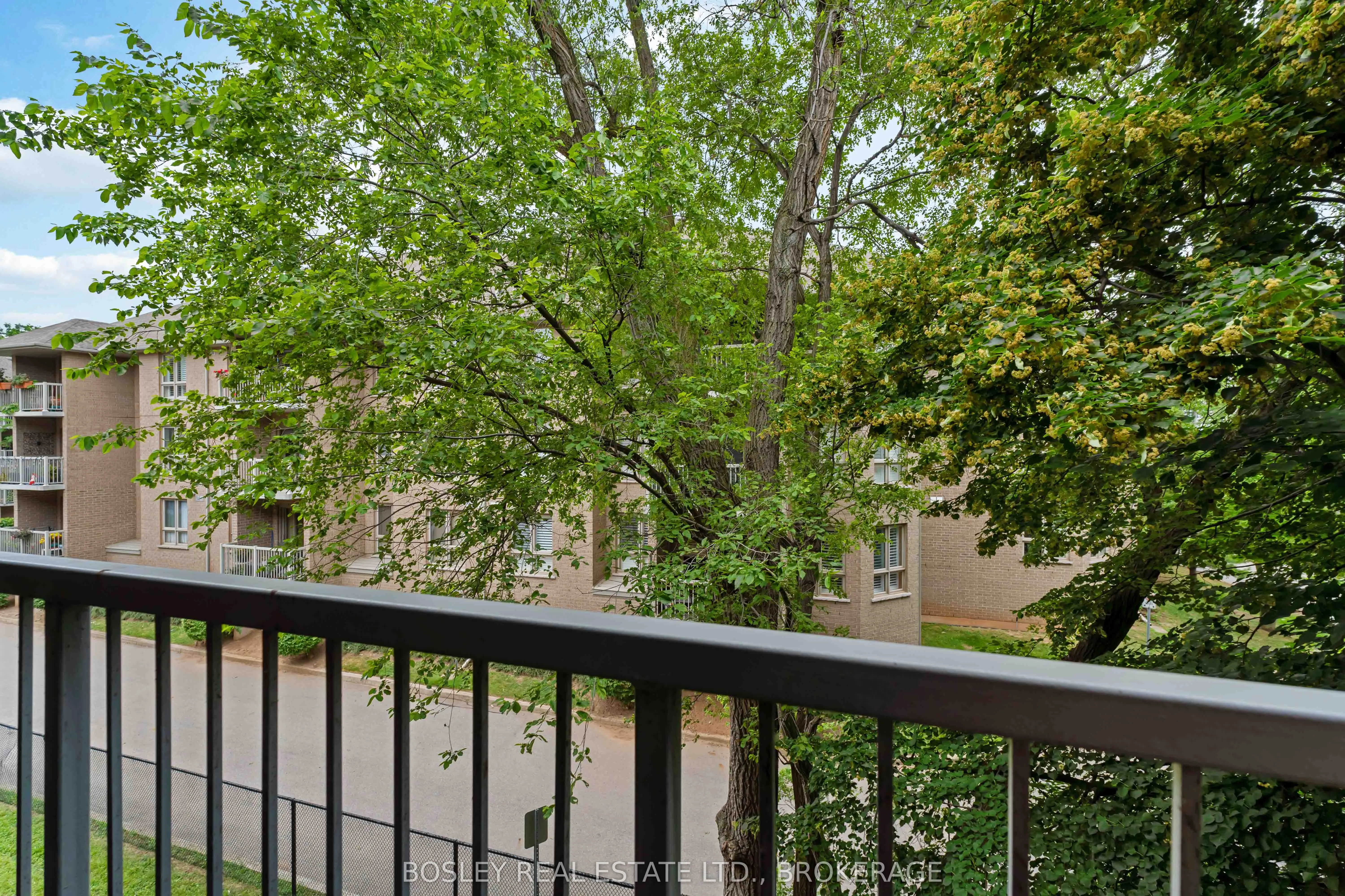 6 Niagara Street, #206