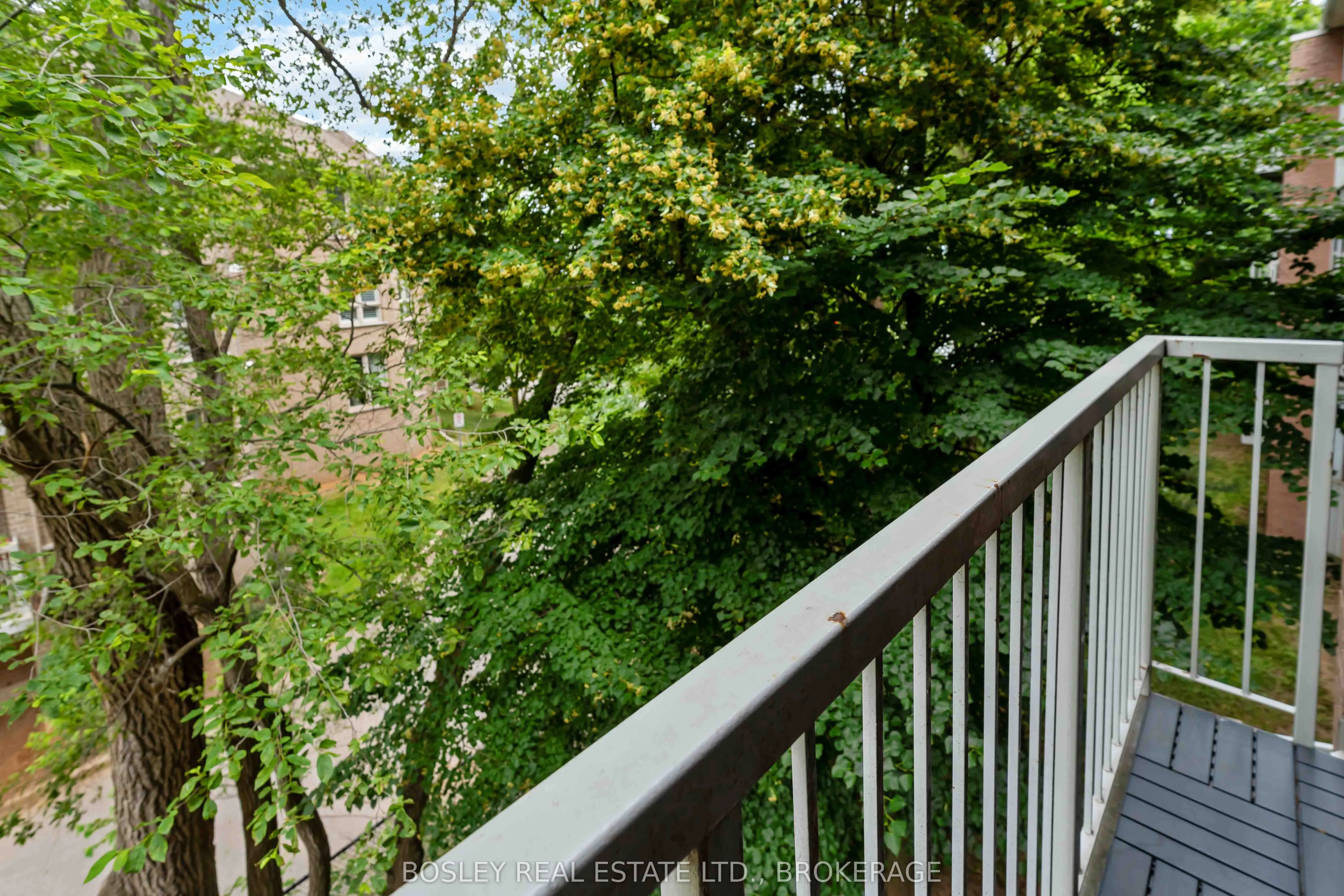 6 Niagara Street, #206