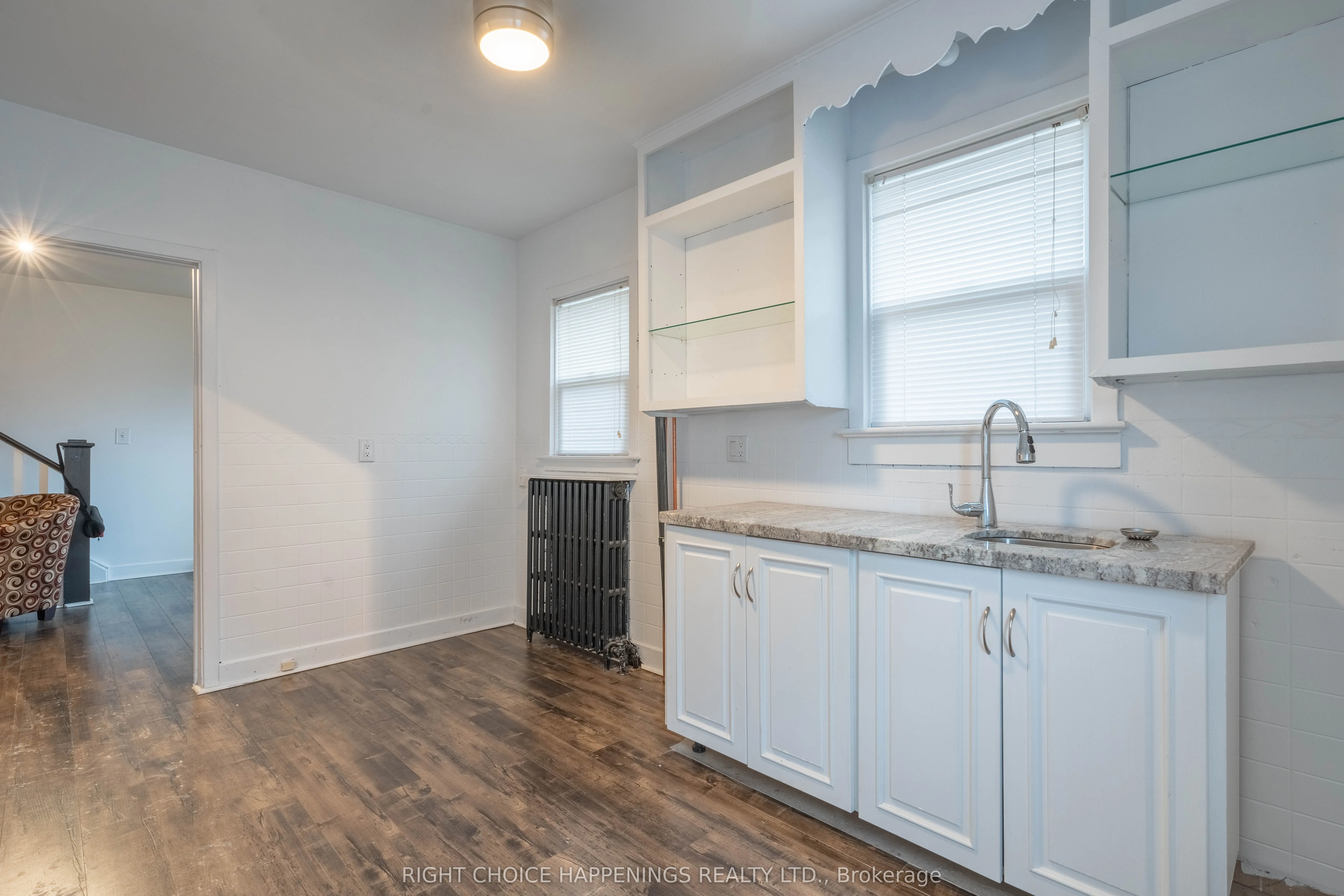 273 Main Street W