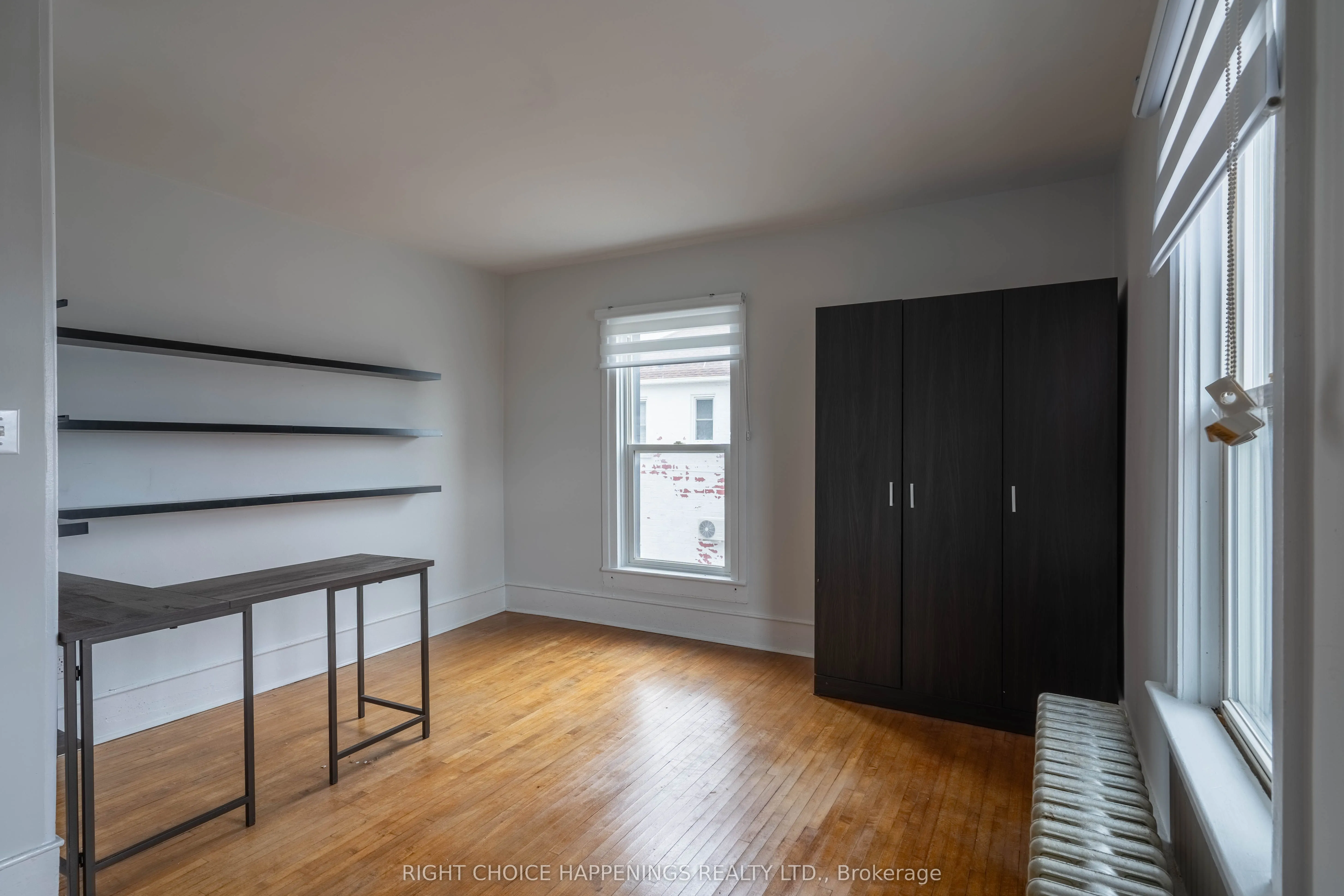 273 Main Street W