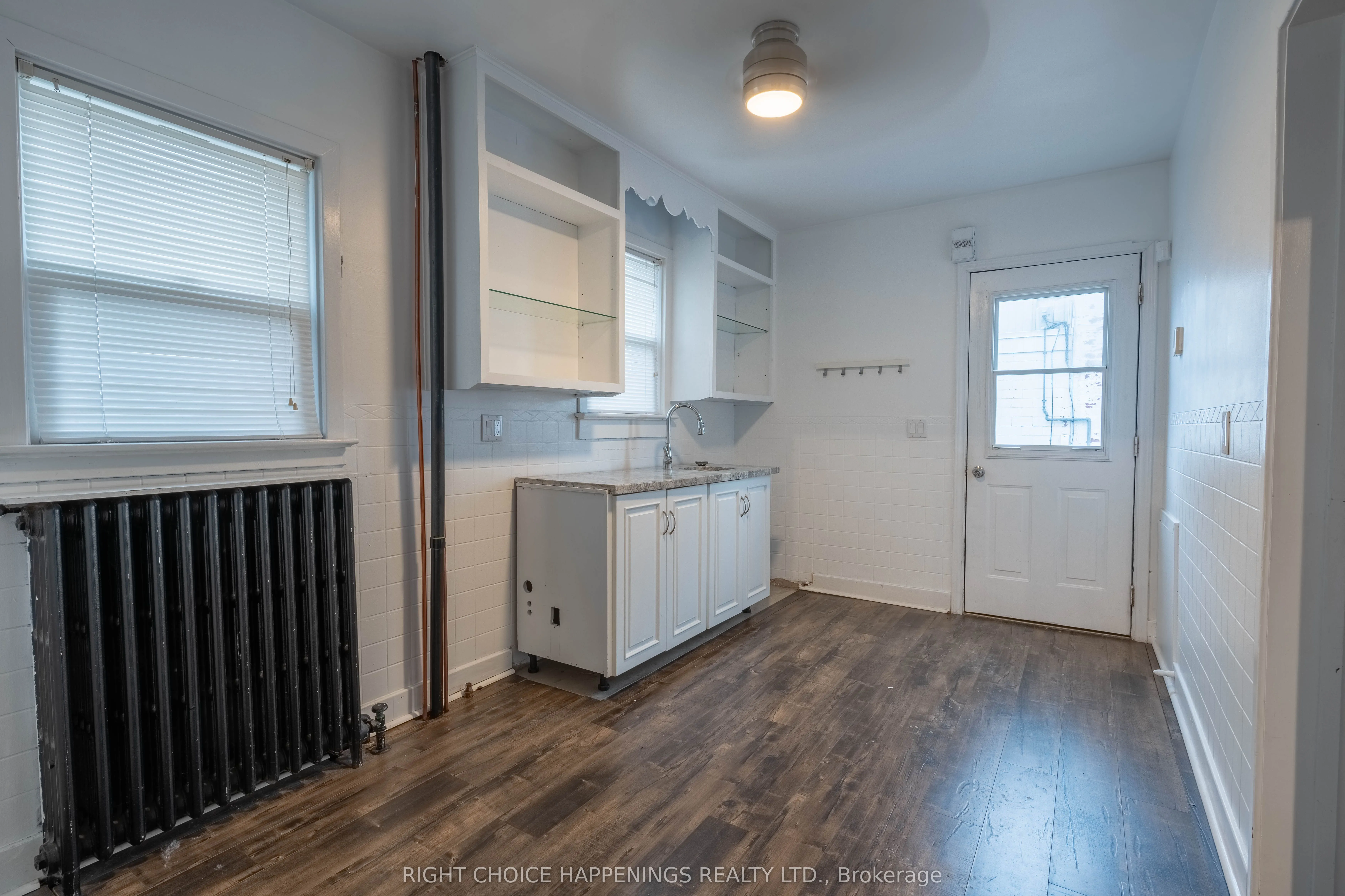 273 Main Street W