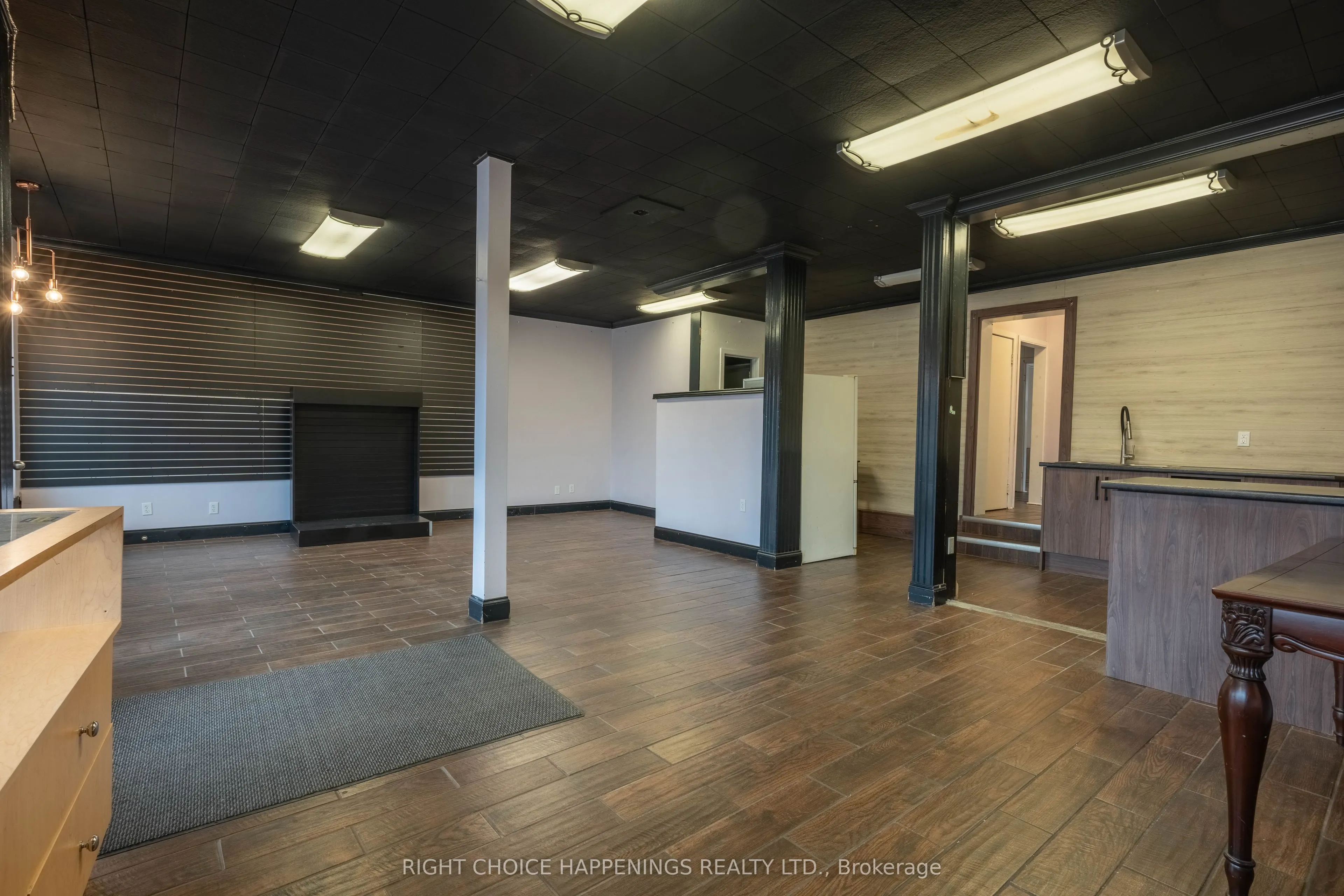 273 Main Street W