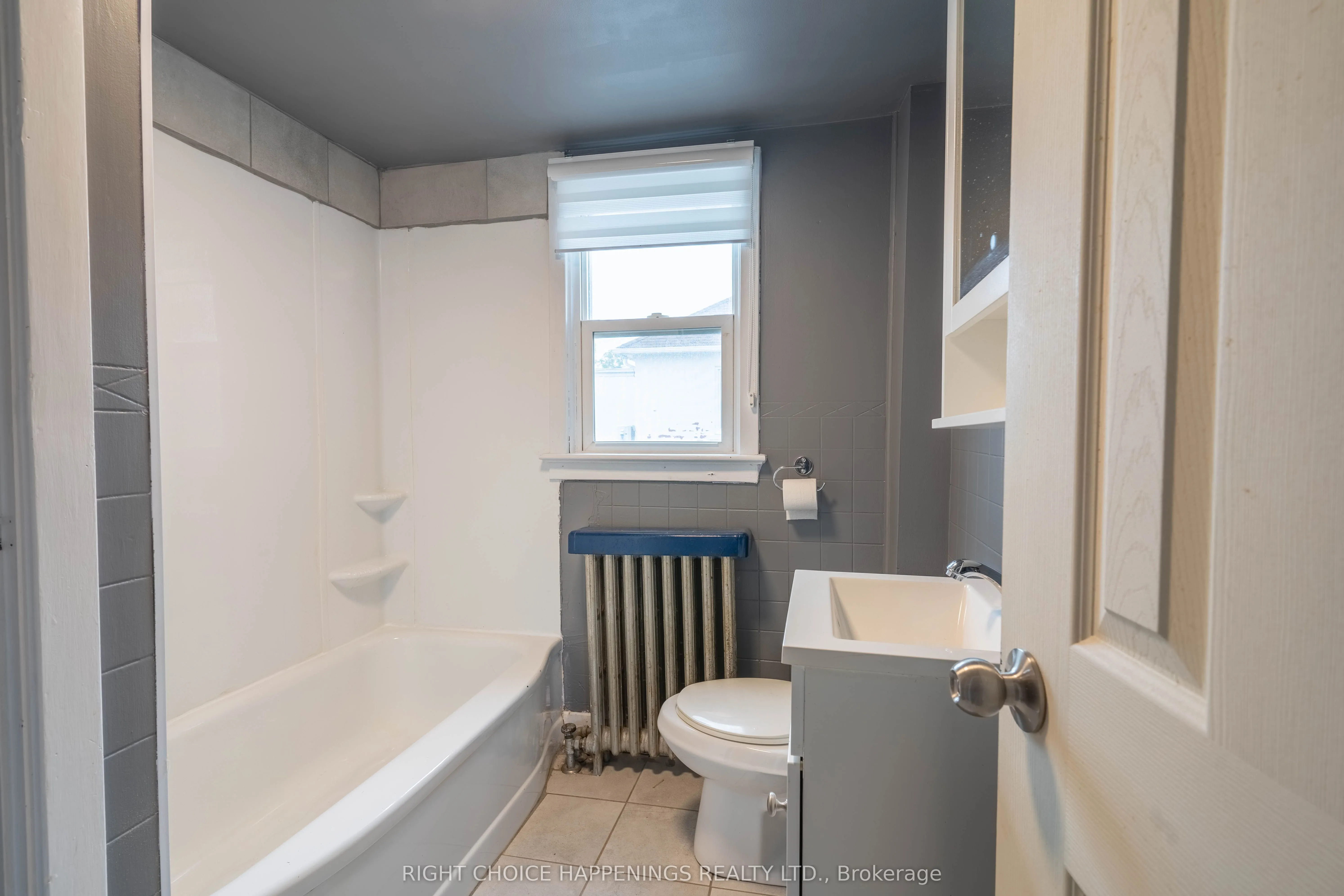 273 Main Street W