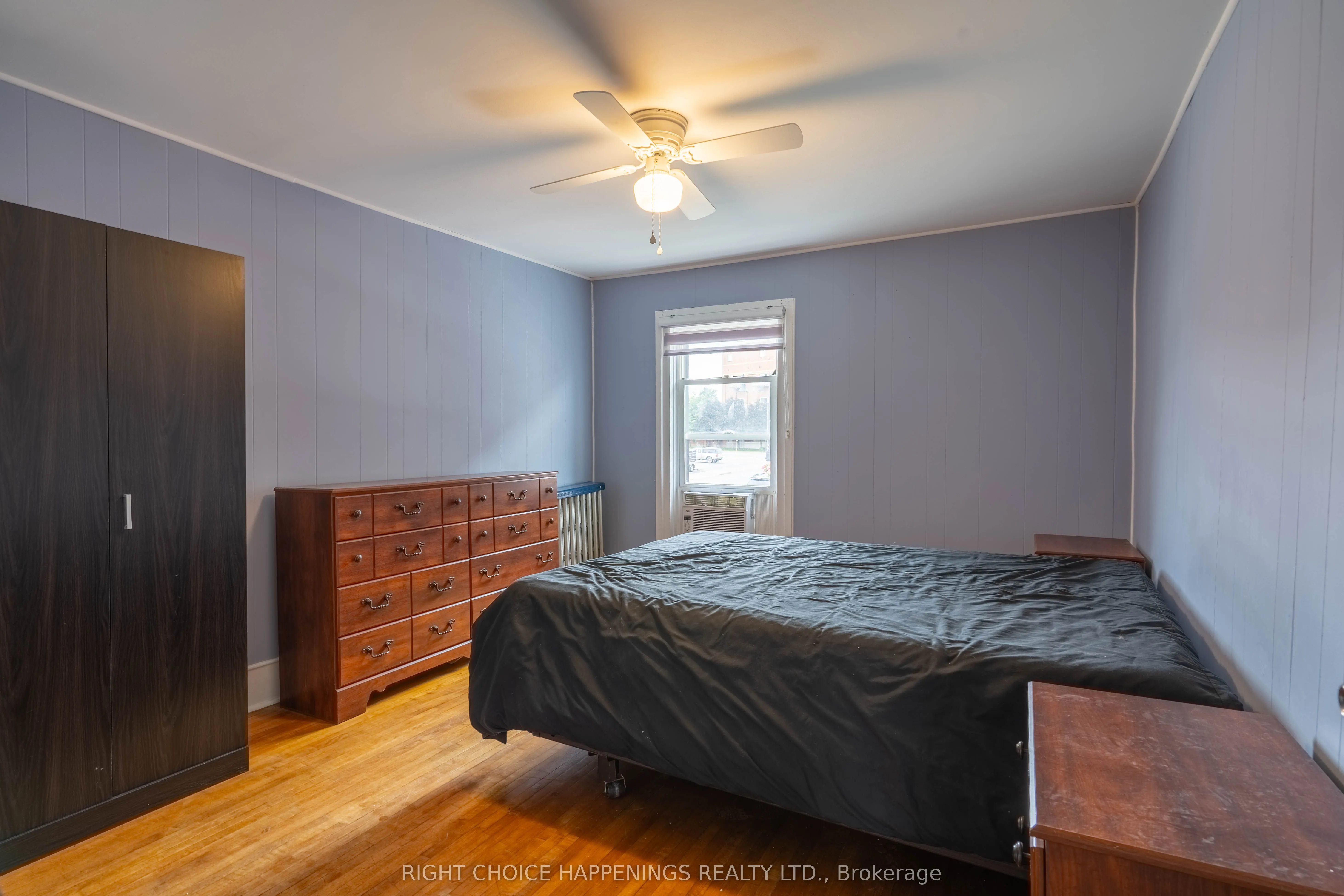 273 Main Street W