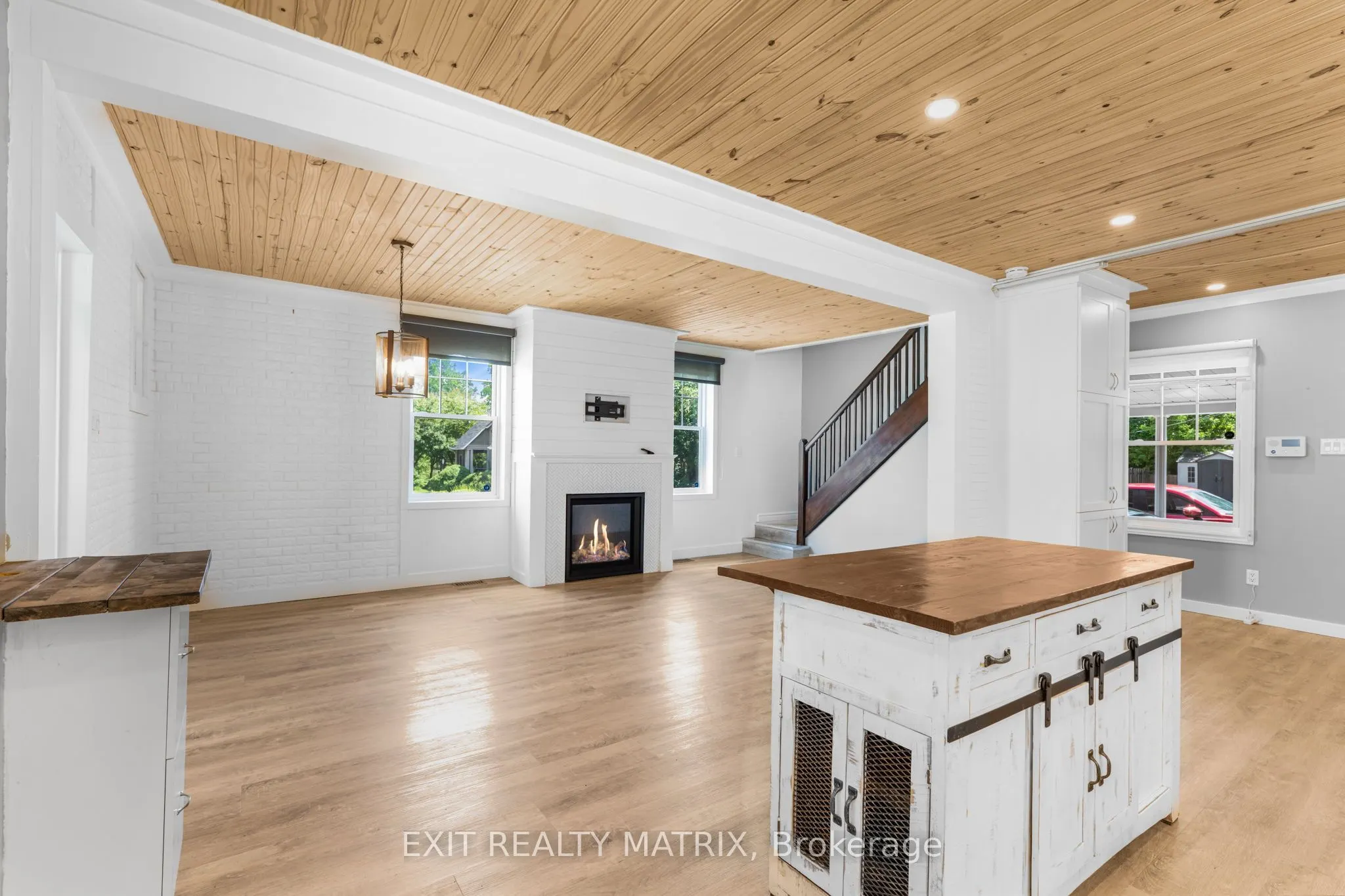 499 Smerdon Street