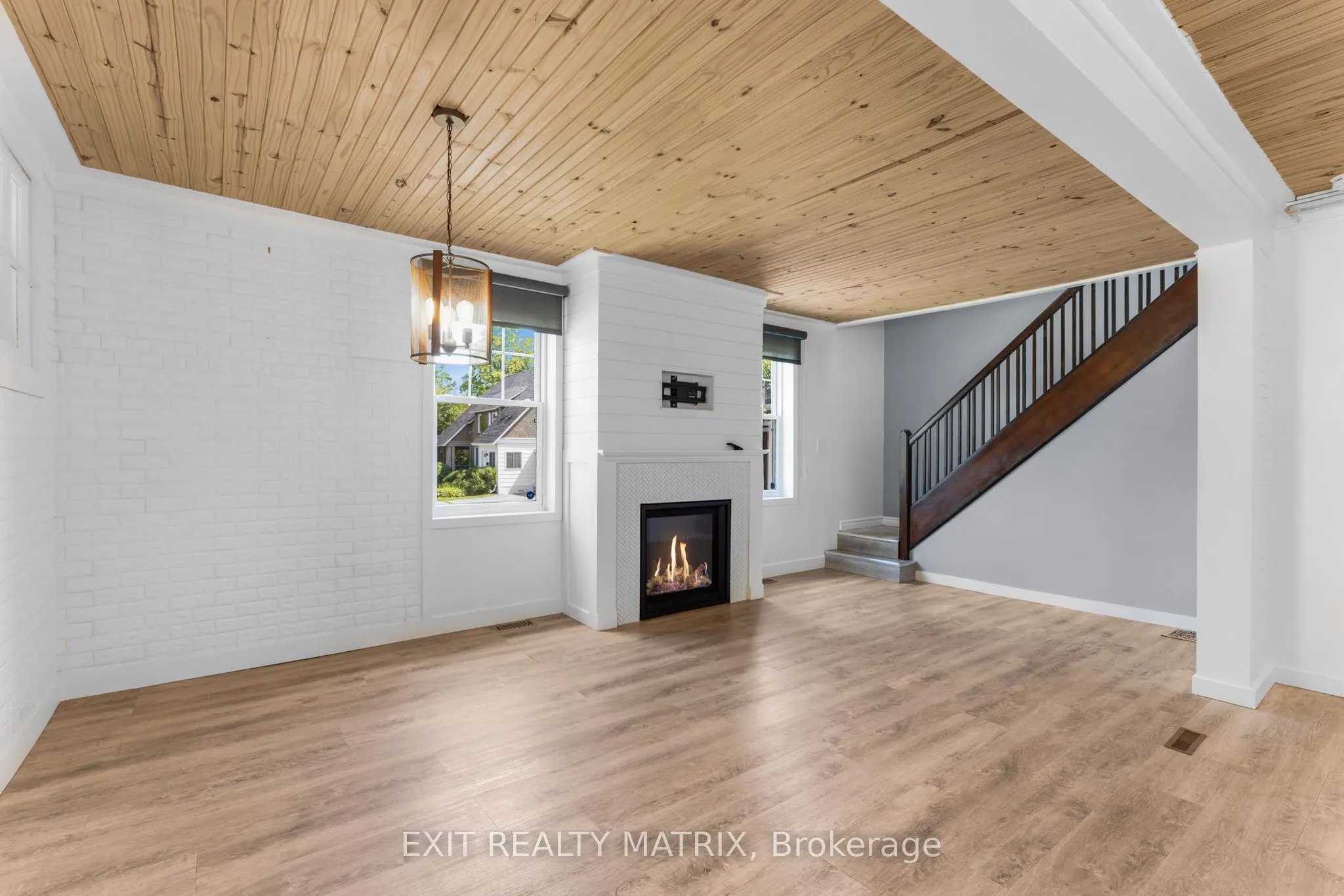 499 Smerdon Street