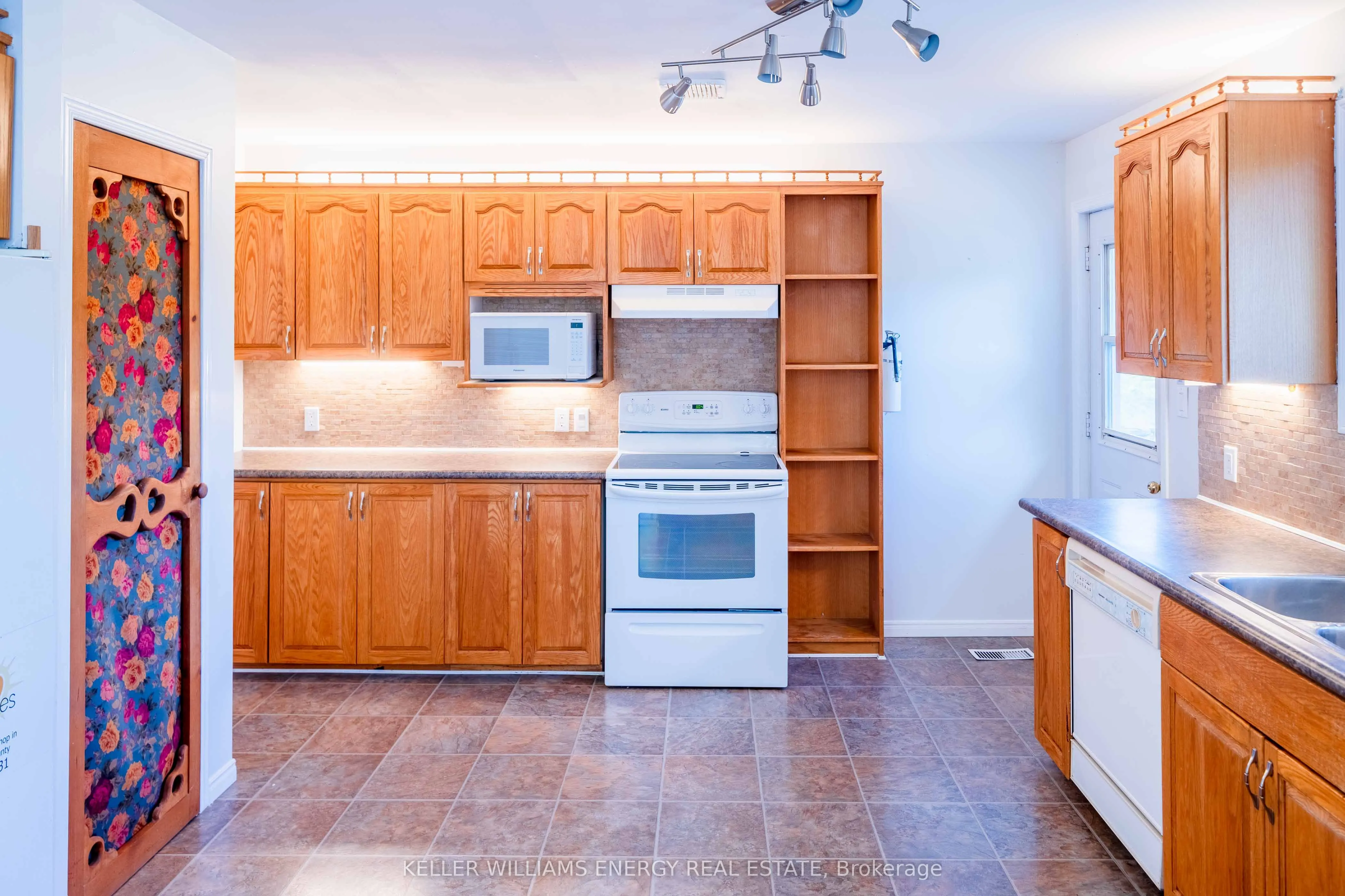 12699 Loyalist Parkway