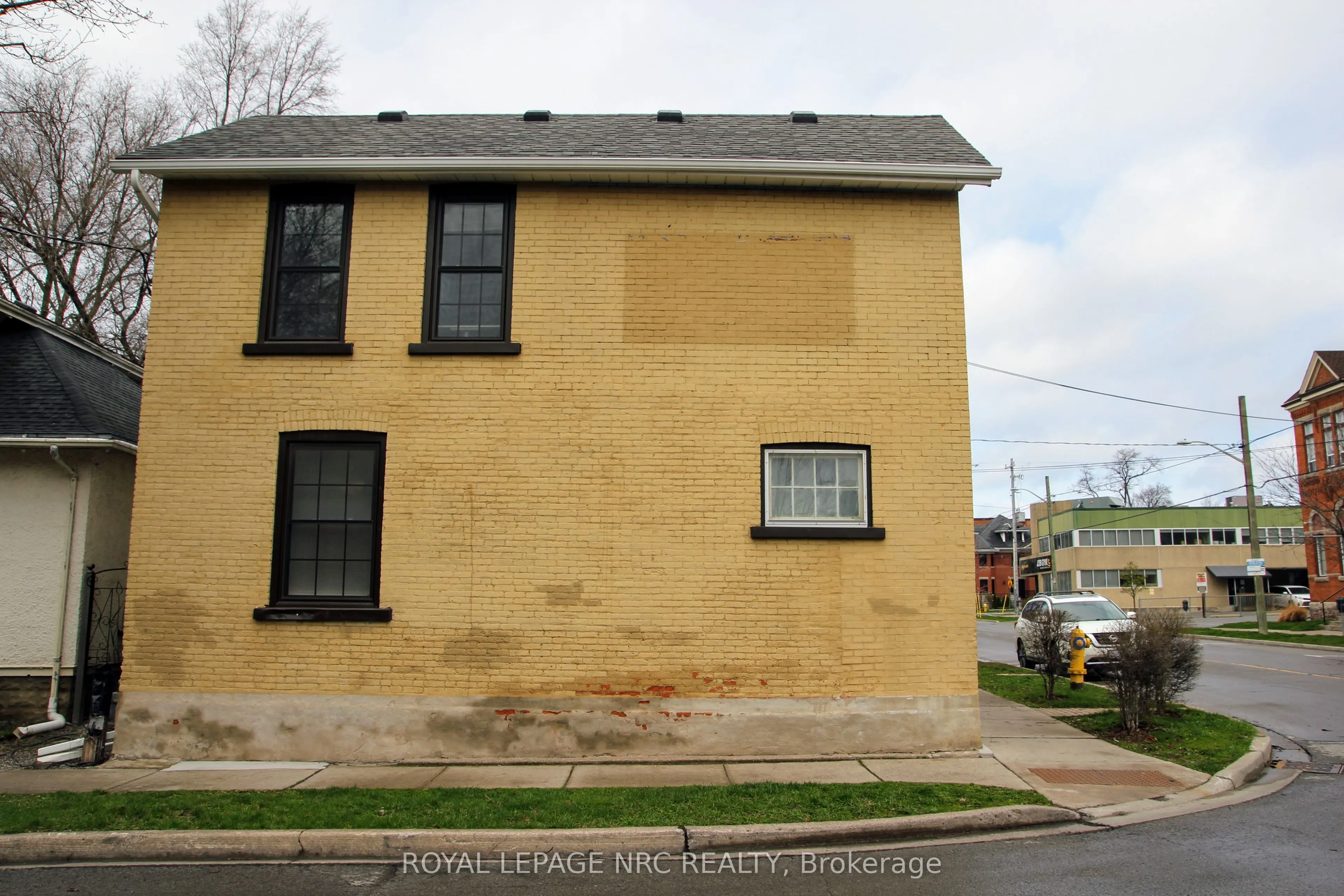 19 Court Street