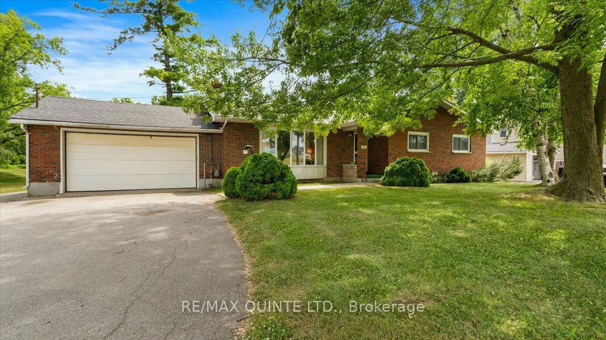 507 Dundas Street W