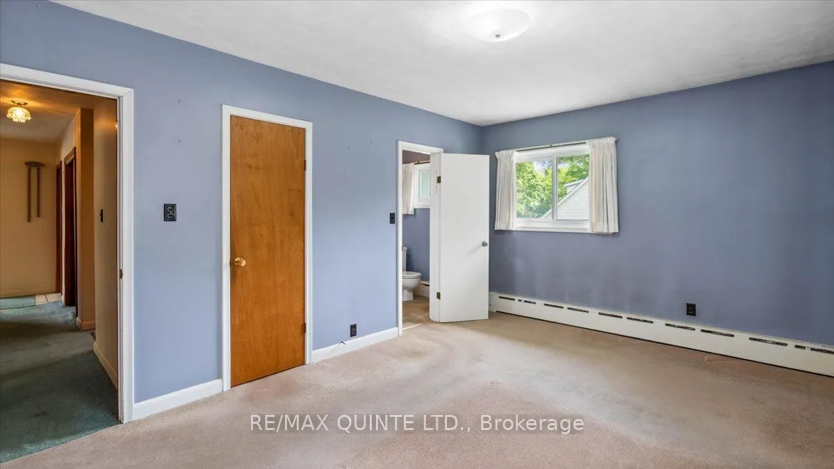 507 Dundas Street W