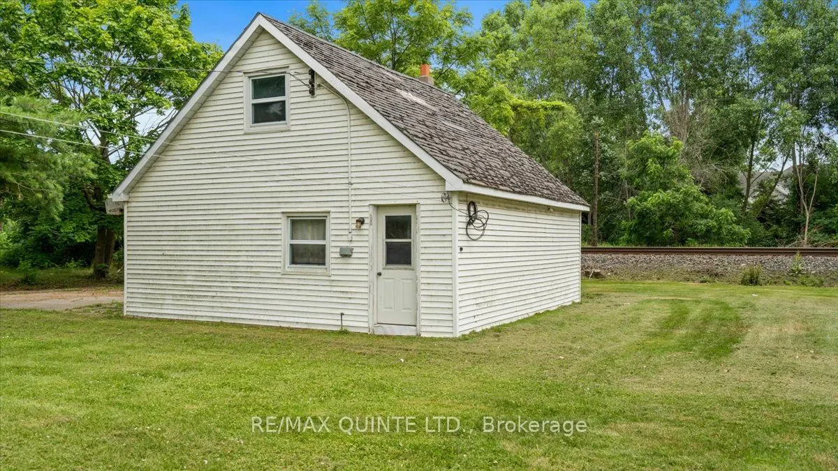 507 Dundas Street W