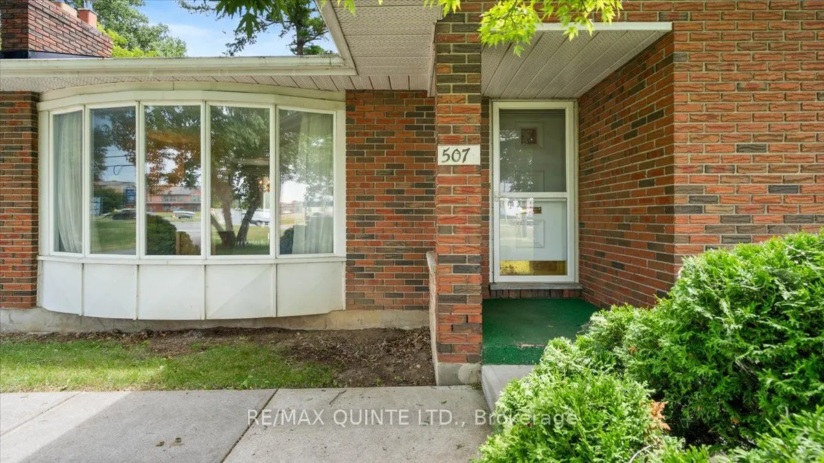 507 Dundas Street W