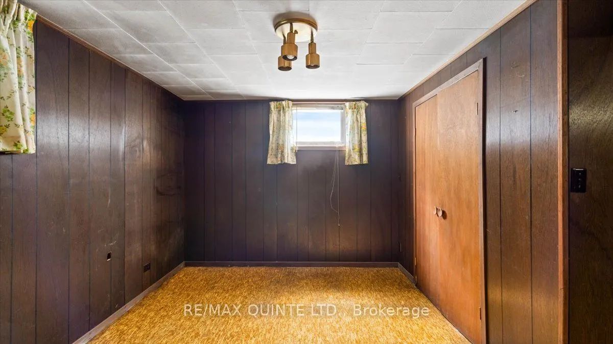 507 Dundas Street W