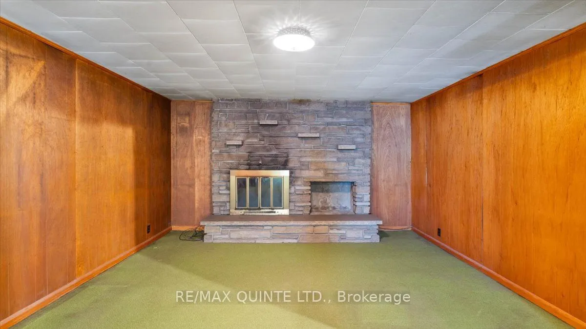 507 Dundas Street W