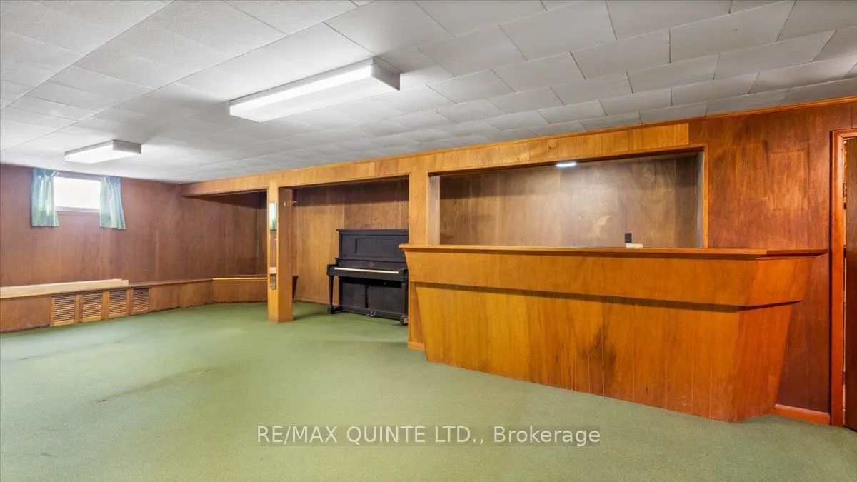 507 Dundas Street W