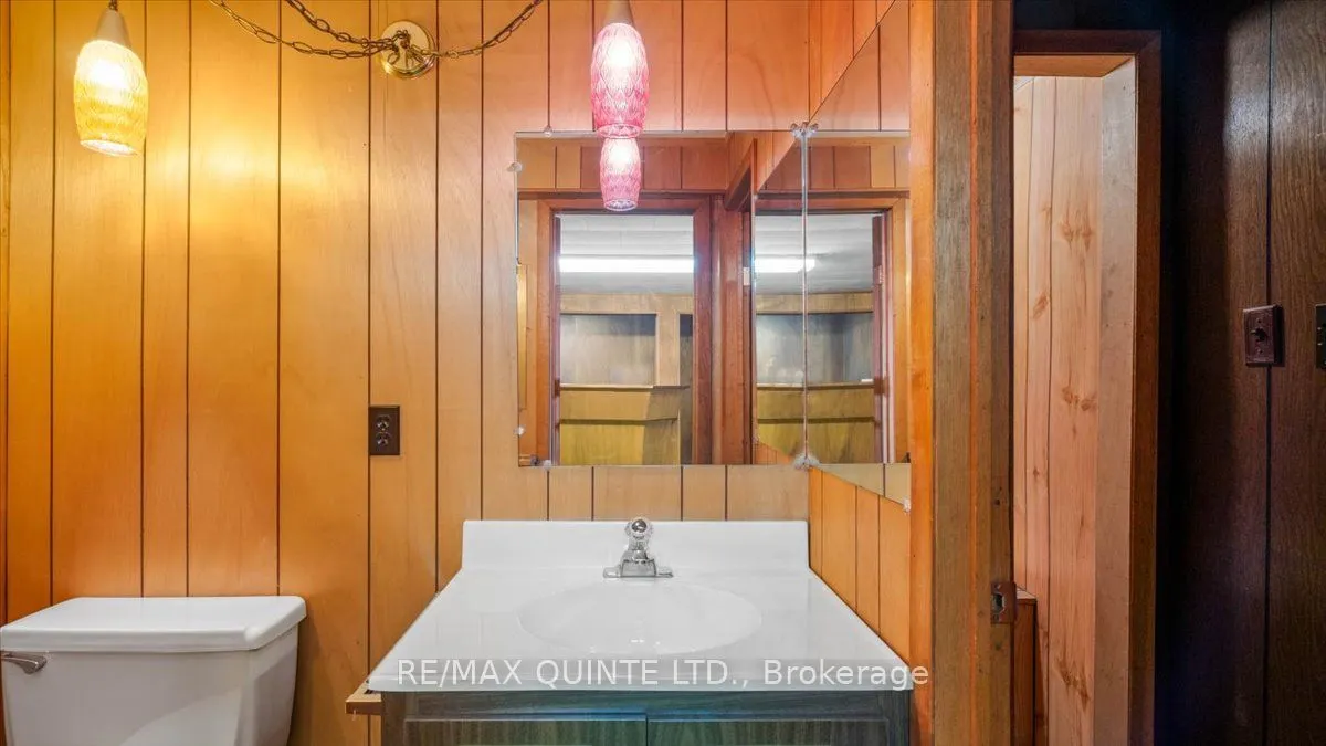 507 Dundas Street W