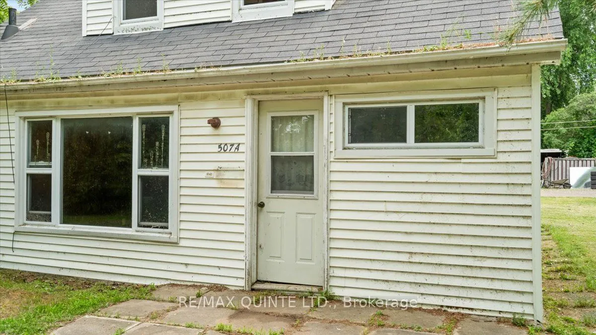 507 Dundas Street W