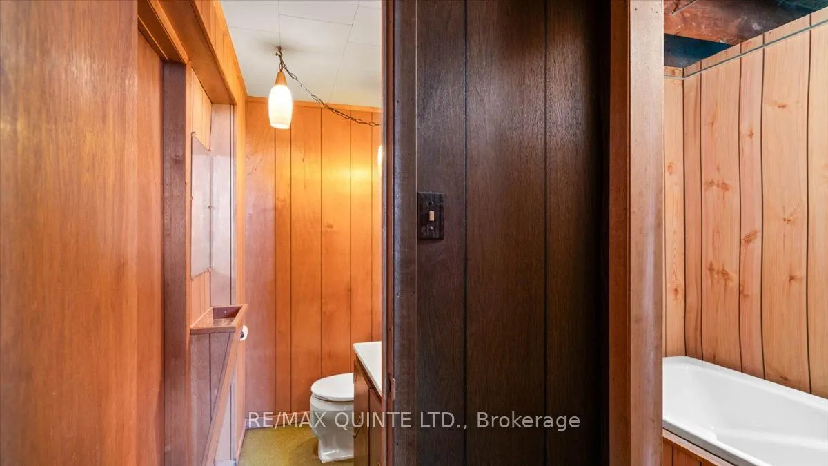 507 Dundas Street W