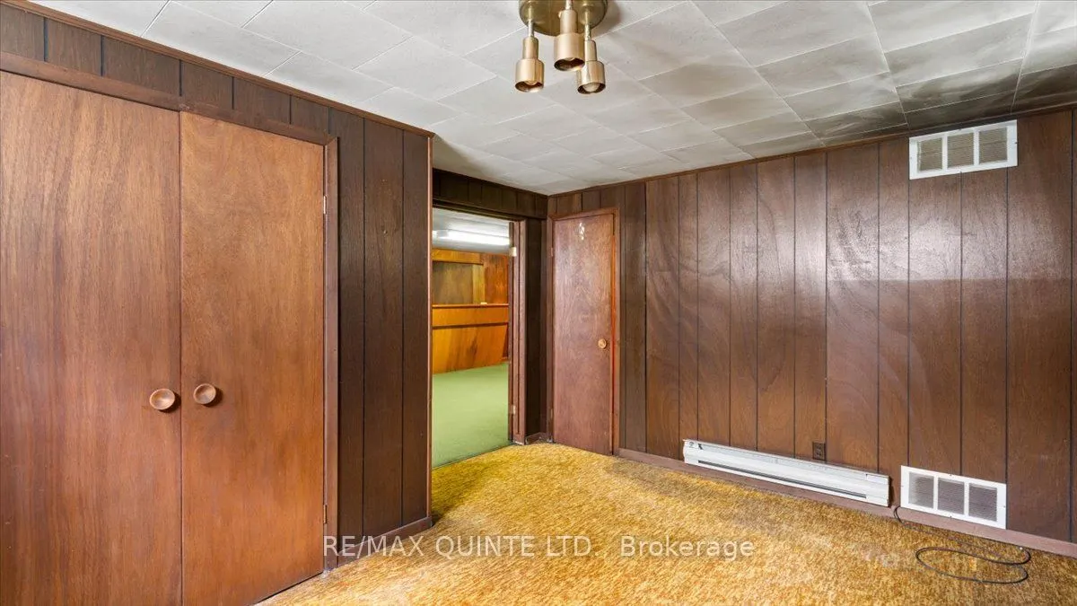 507 Dundas Street W