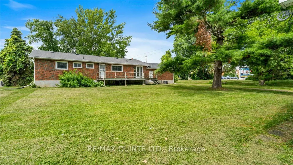 507 Dundas Street W